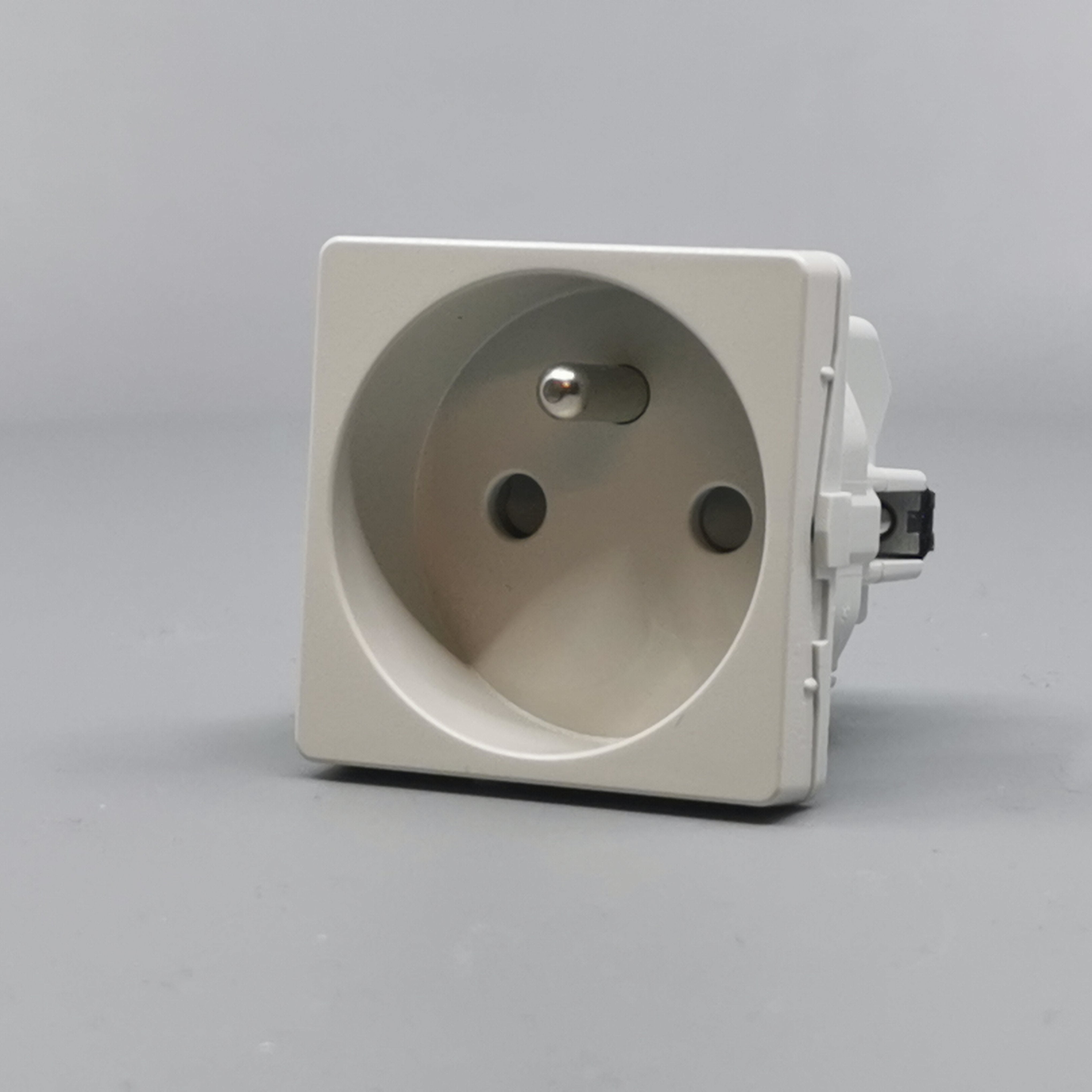 Fuga stikkontakt 2P m. pindjord 1m lysegrå