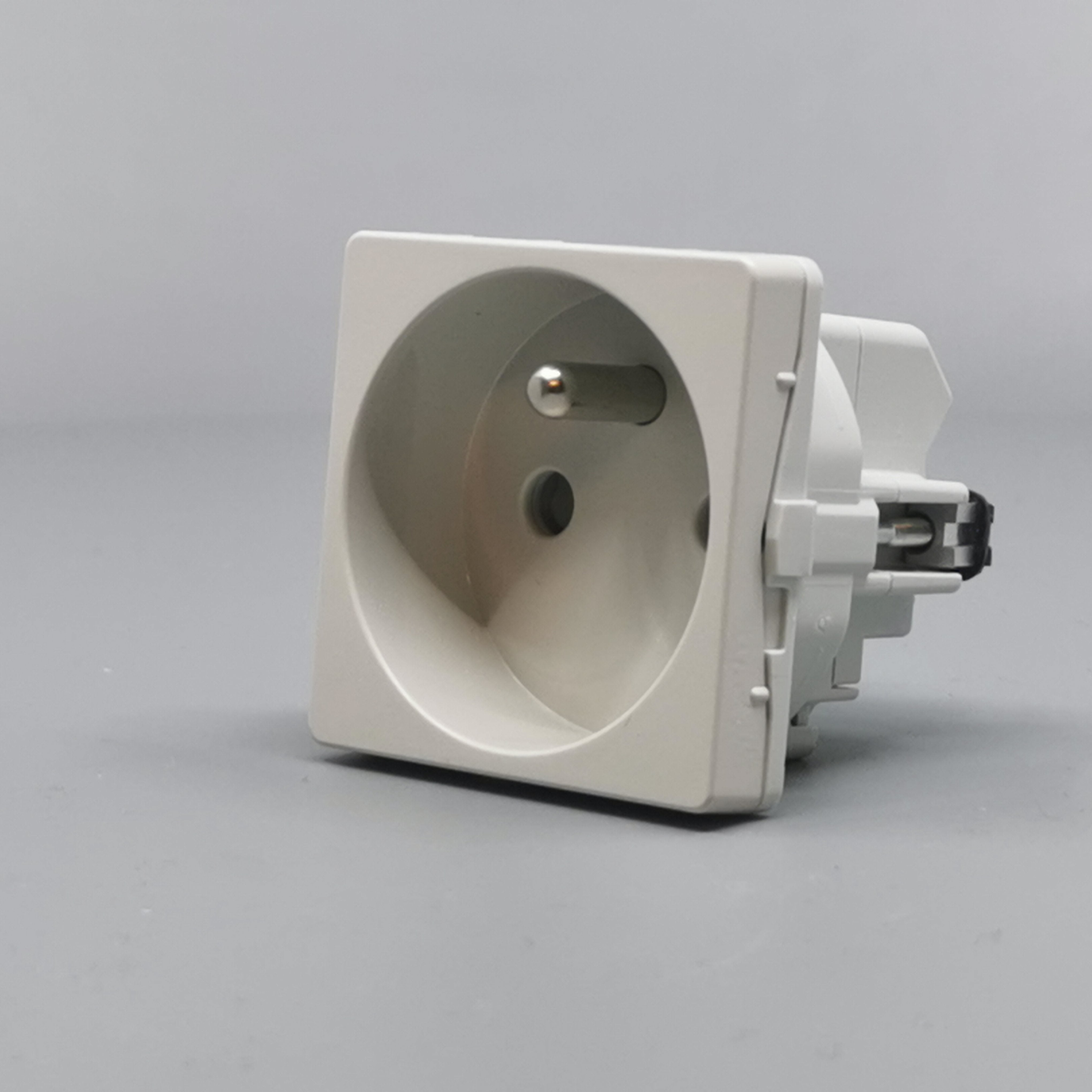 Fuga stikkontakt 2P m. pindjord 1m lysegrå