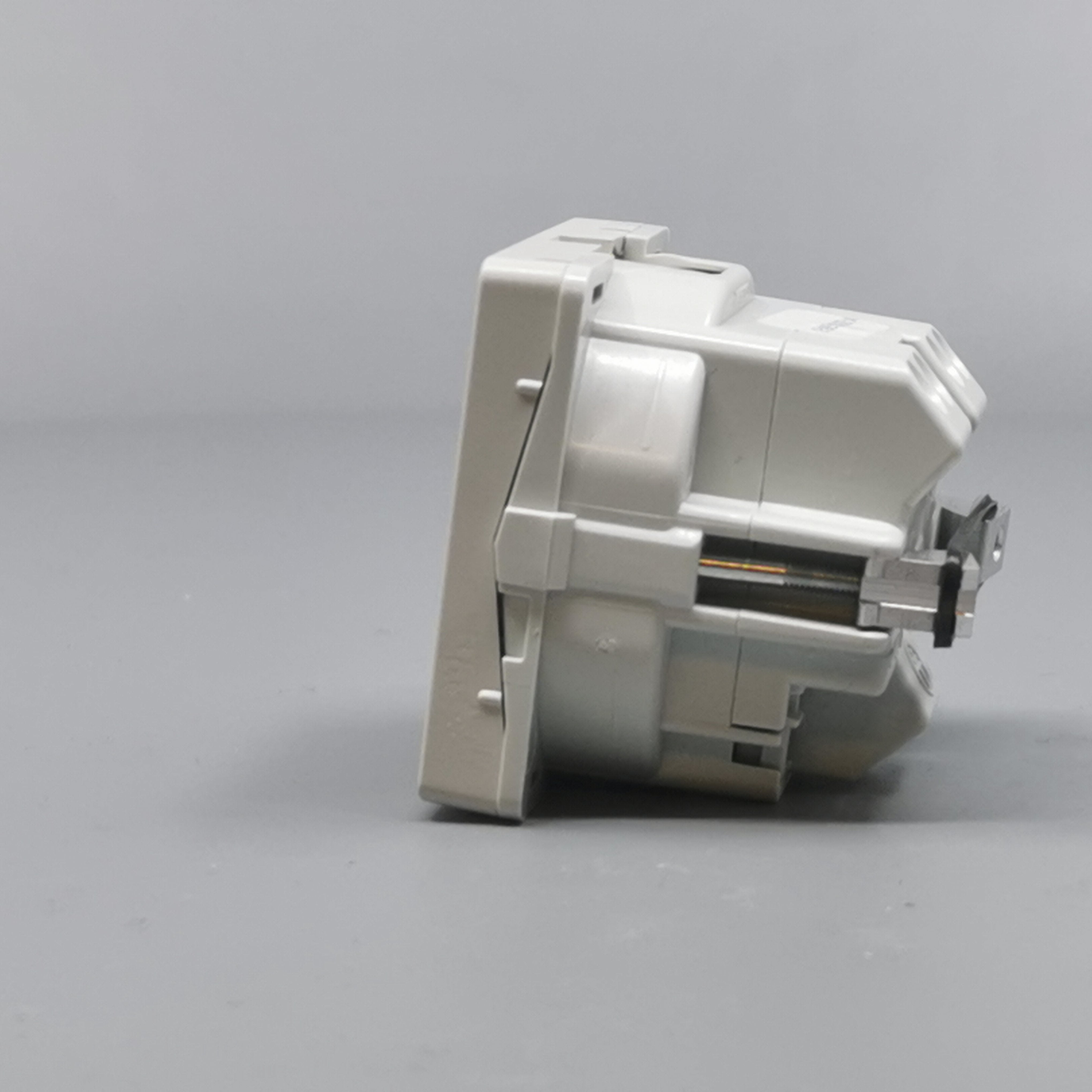 Fuga stikkontakt 2P m. pindjord 1m lysegrå