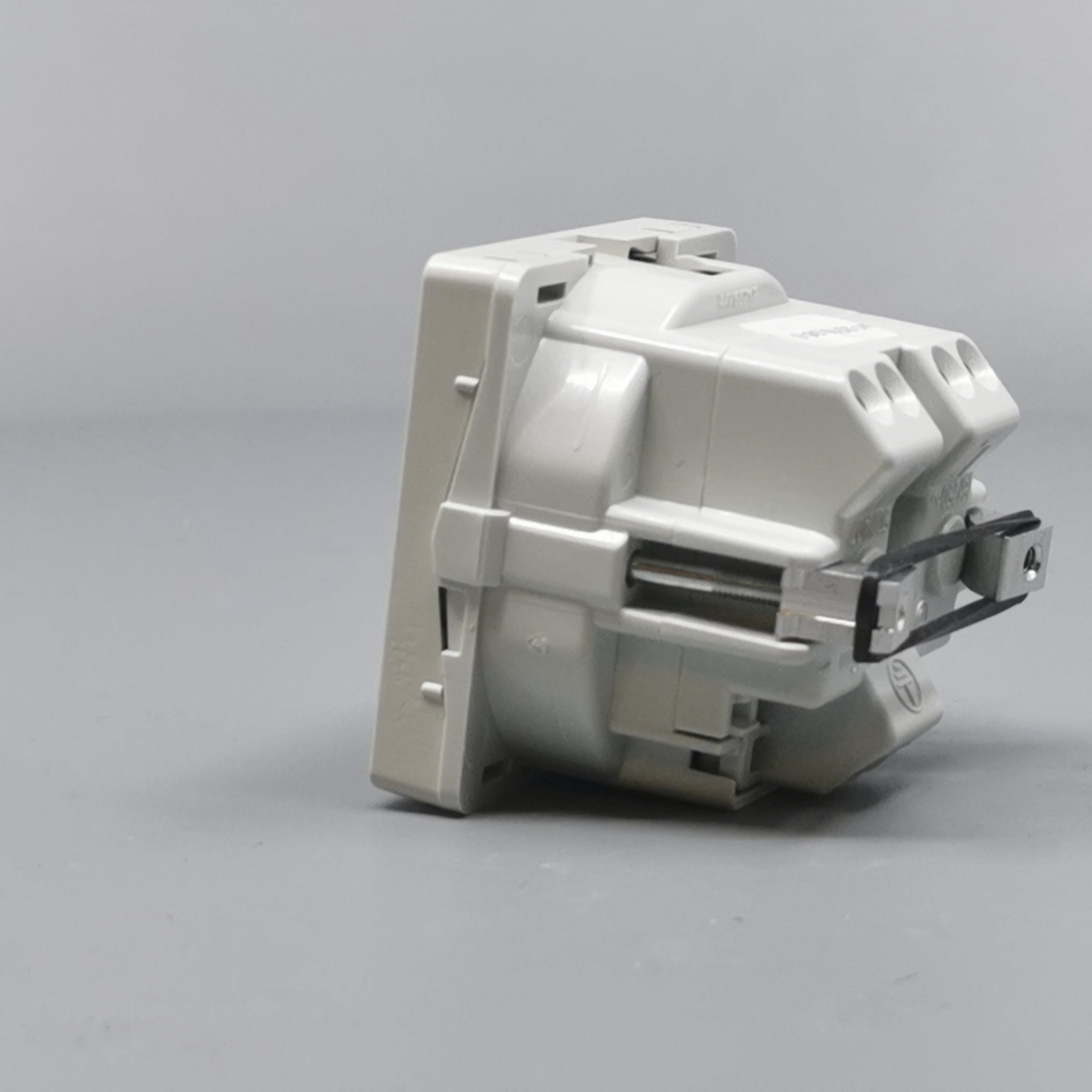 Fuga stikkontakt 2P m. pindjord 1m lysegrå