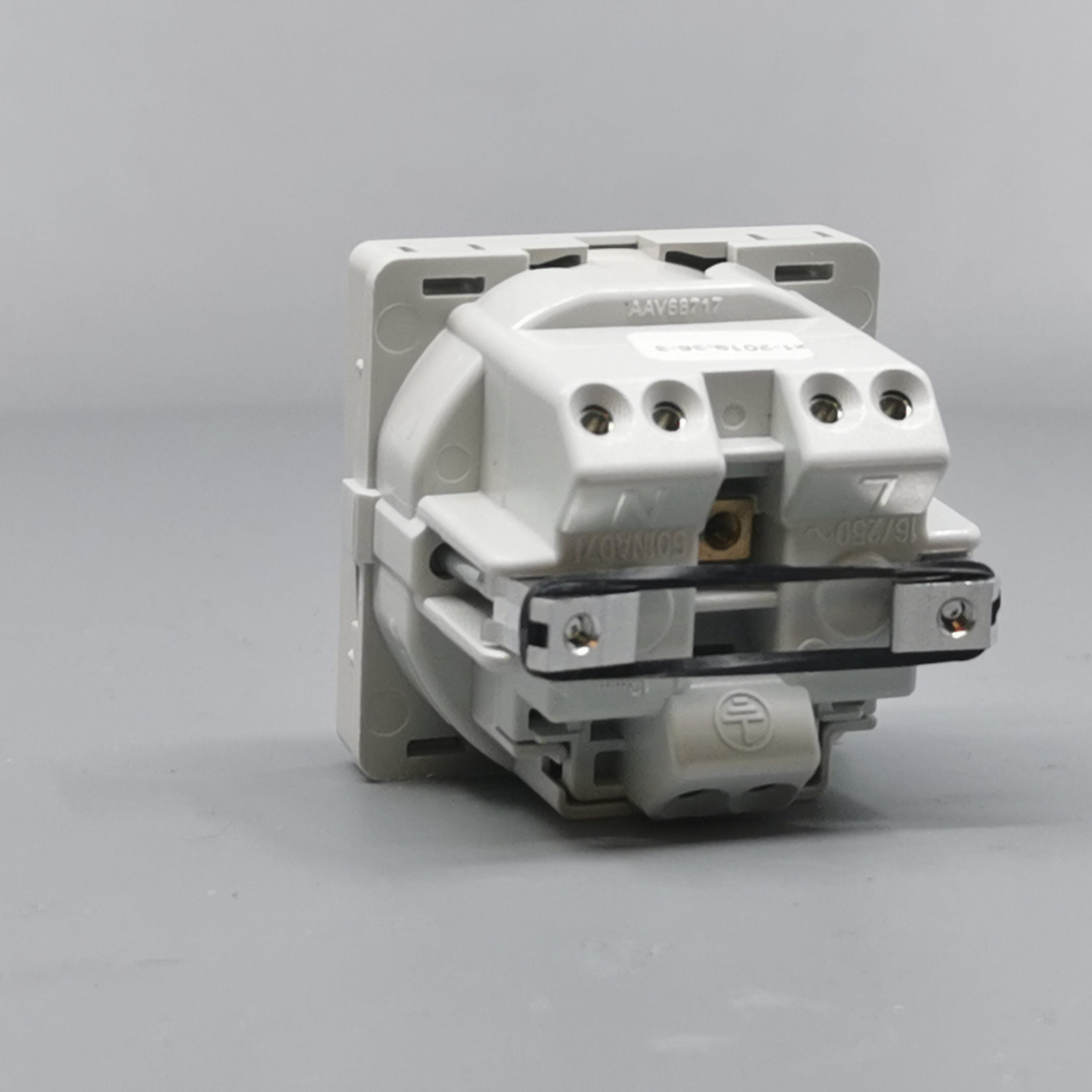 Fuga stikkontakt 2P m. pindjord 1m lysegrå