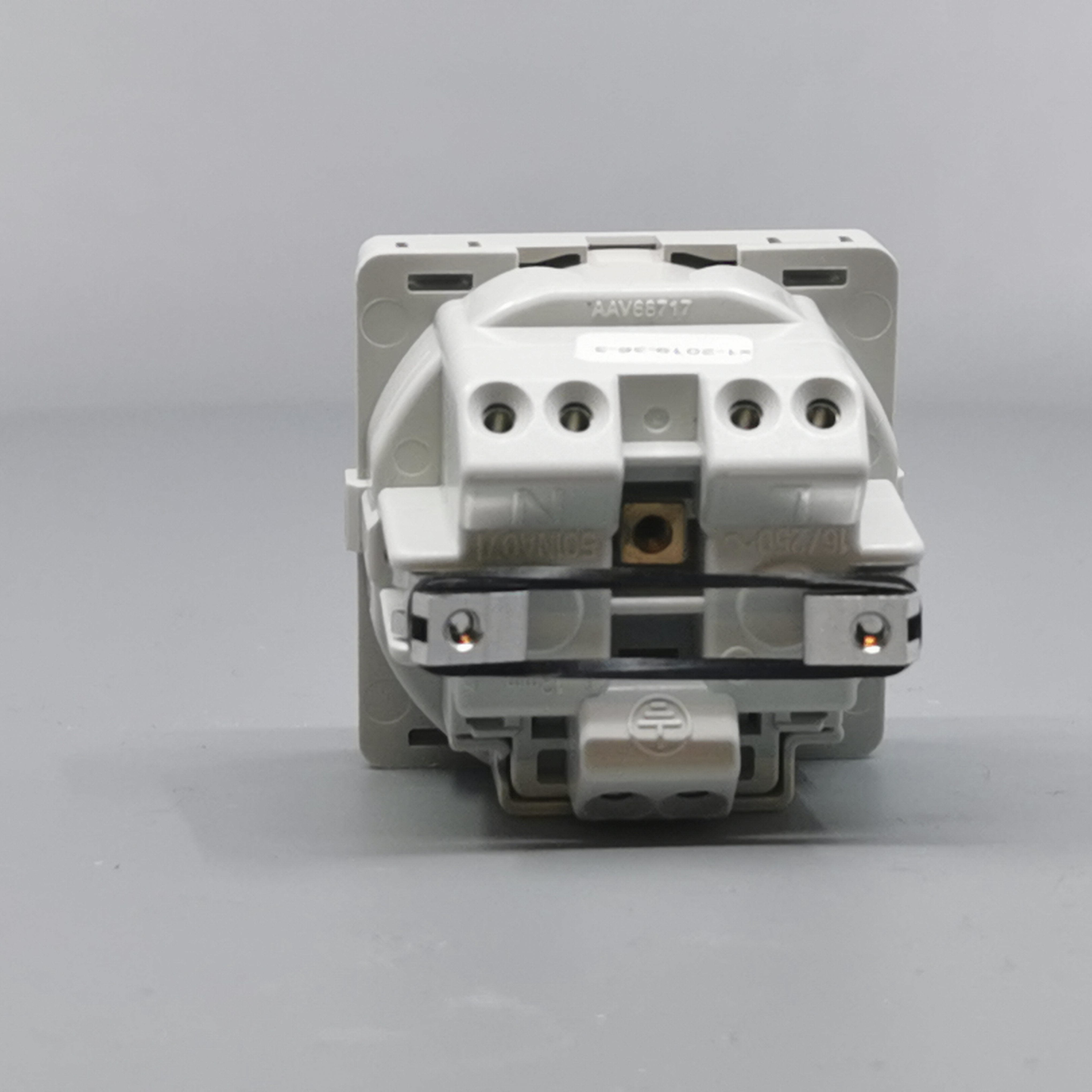 Fuga stikkontakt 2P m. pindjord 1m lysegrå