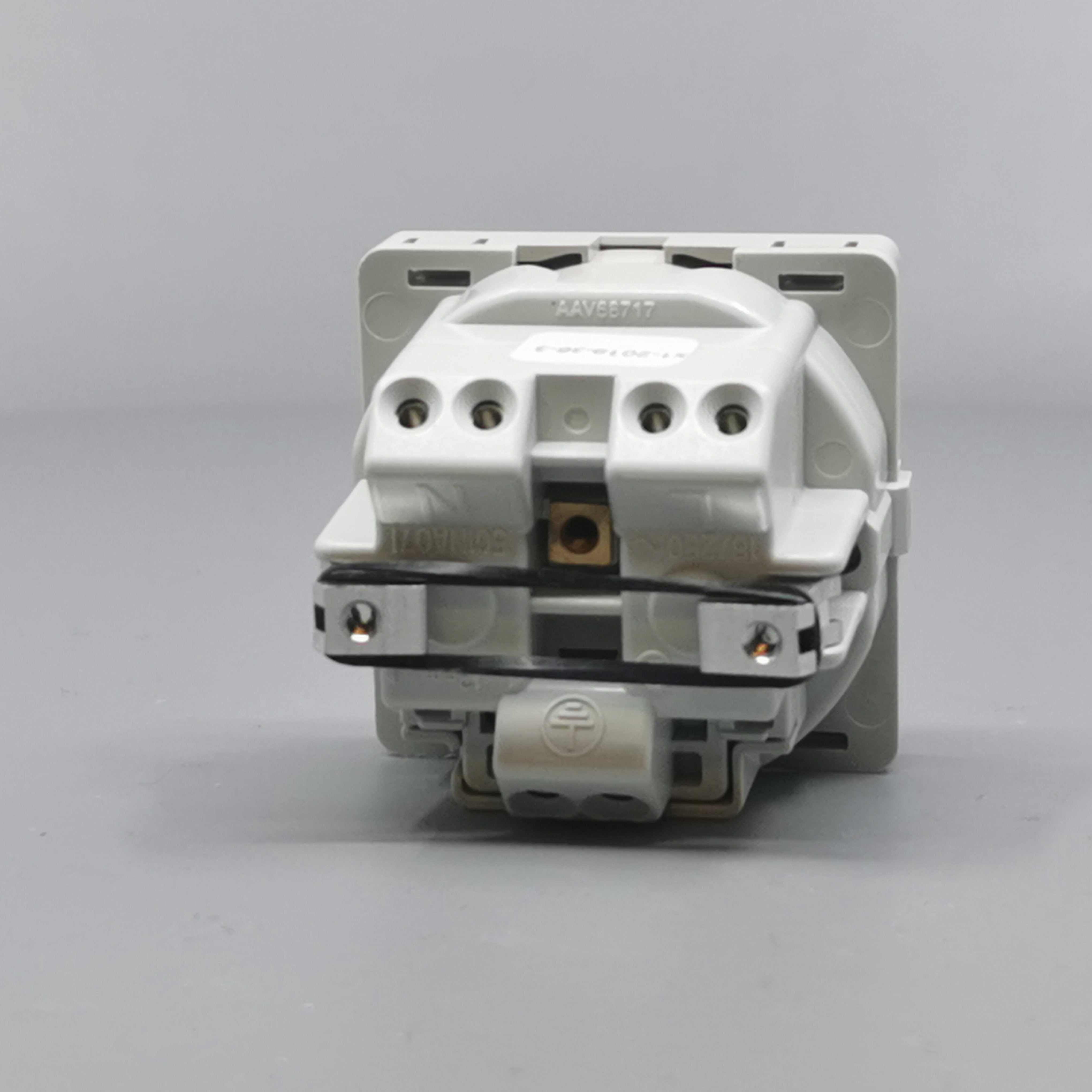 Fuga stikkontakt 2P m. pindjord 1m lysegrå