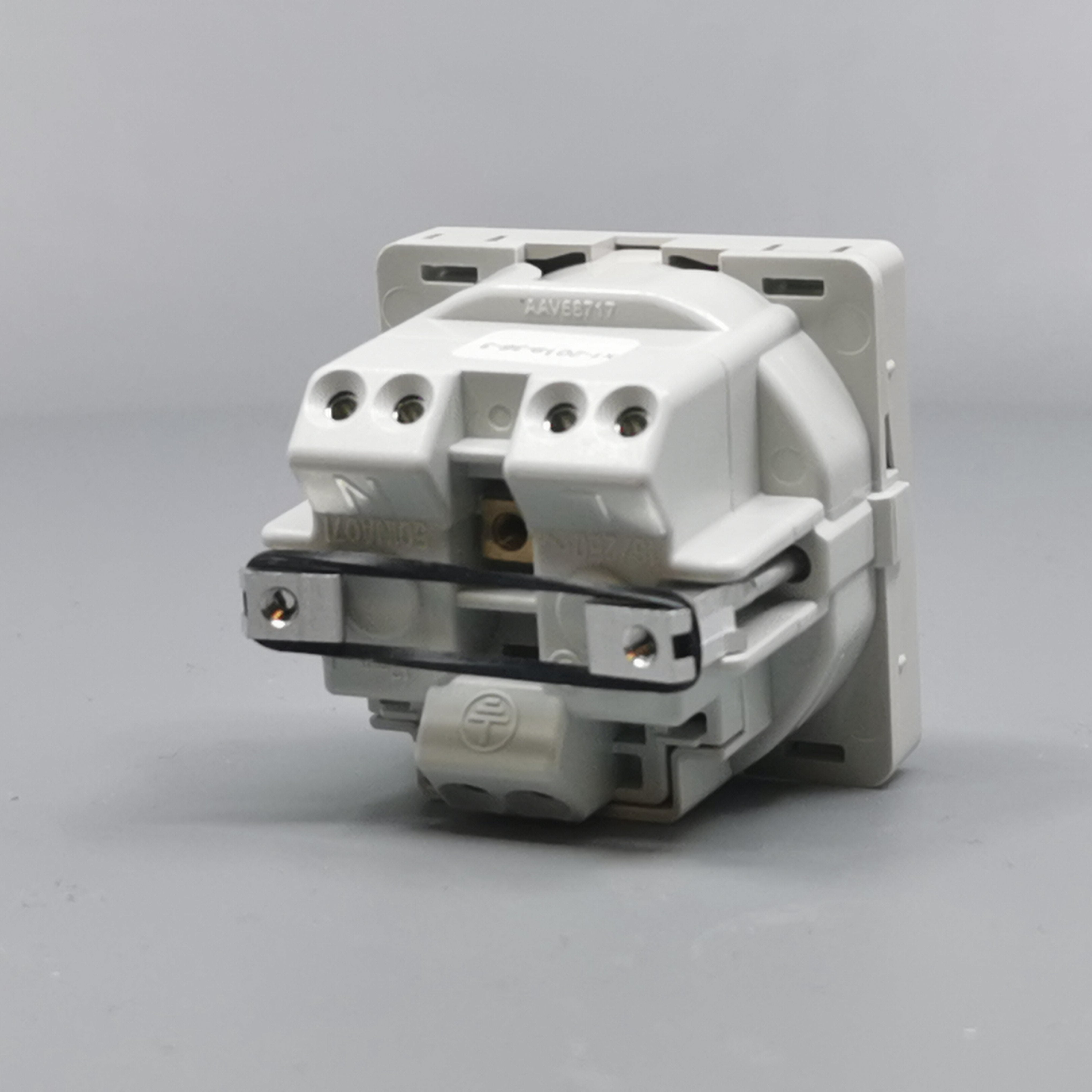 Fuga stikkontakt 2P m. pindjord 1m lysegrå