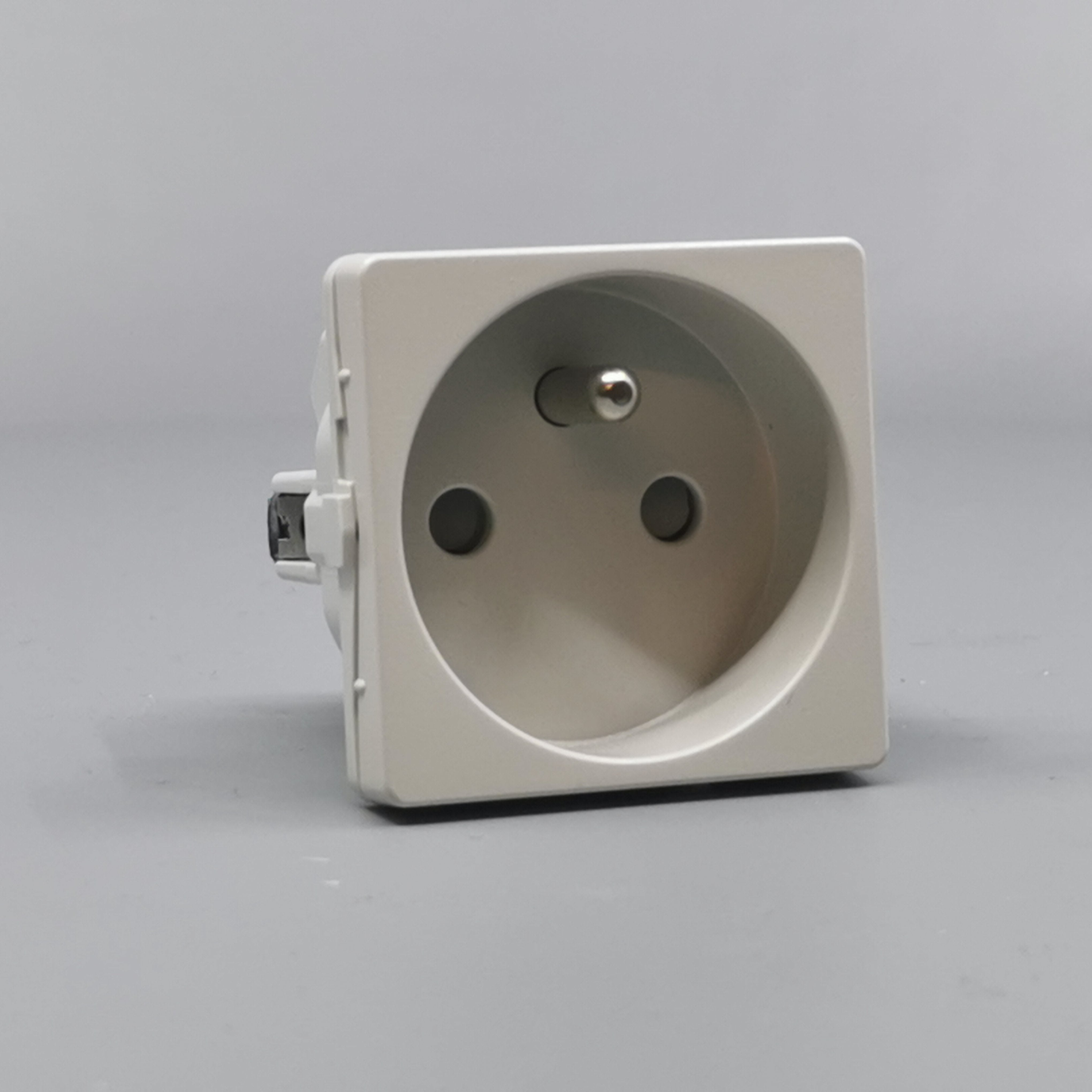 Fuga stikkontakt 2P m. pindjord 1m lysegrå