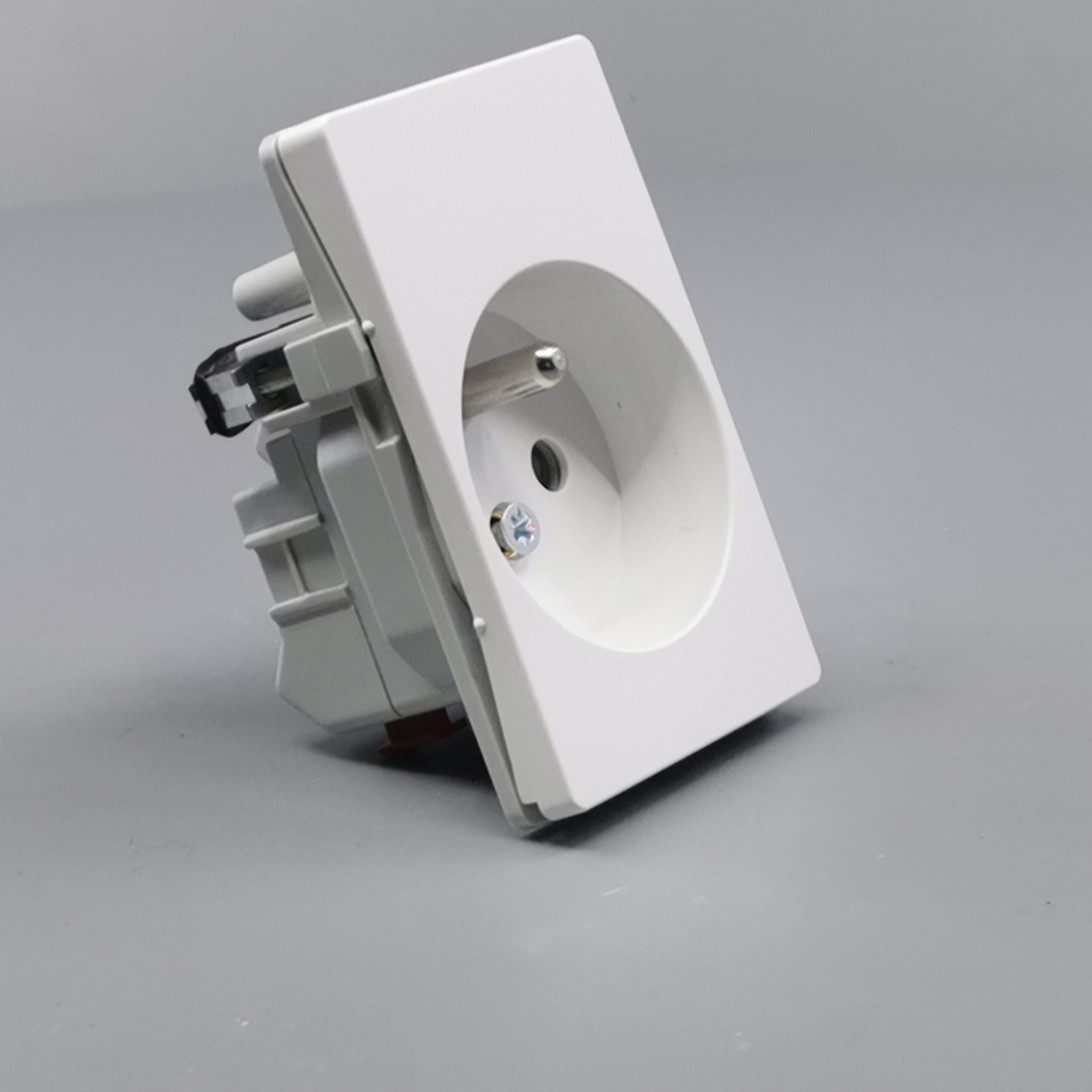 Fuga stikkontakt m. pindjord 1½ modul 2-pol - hvid