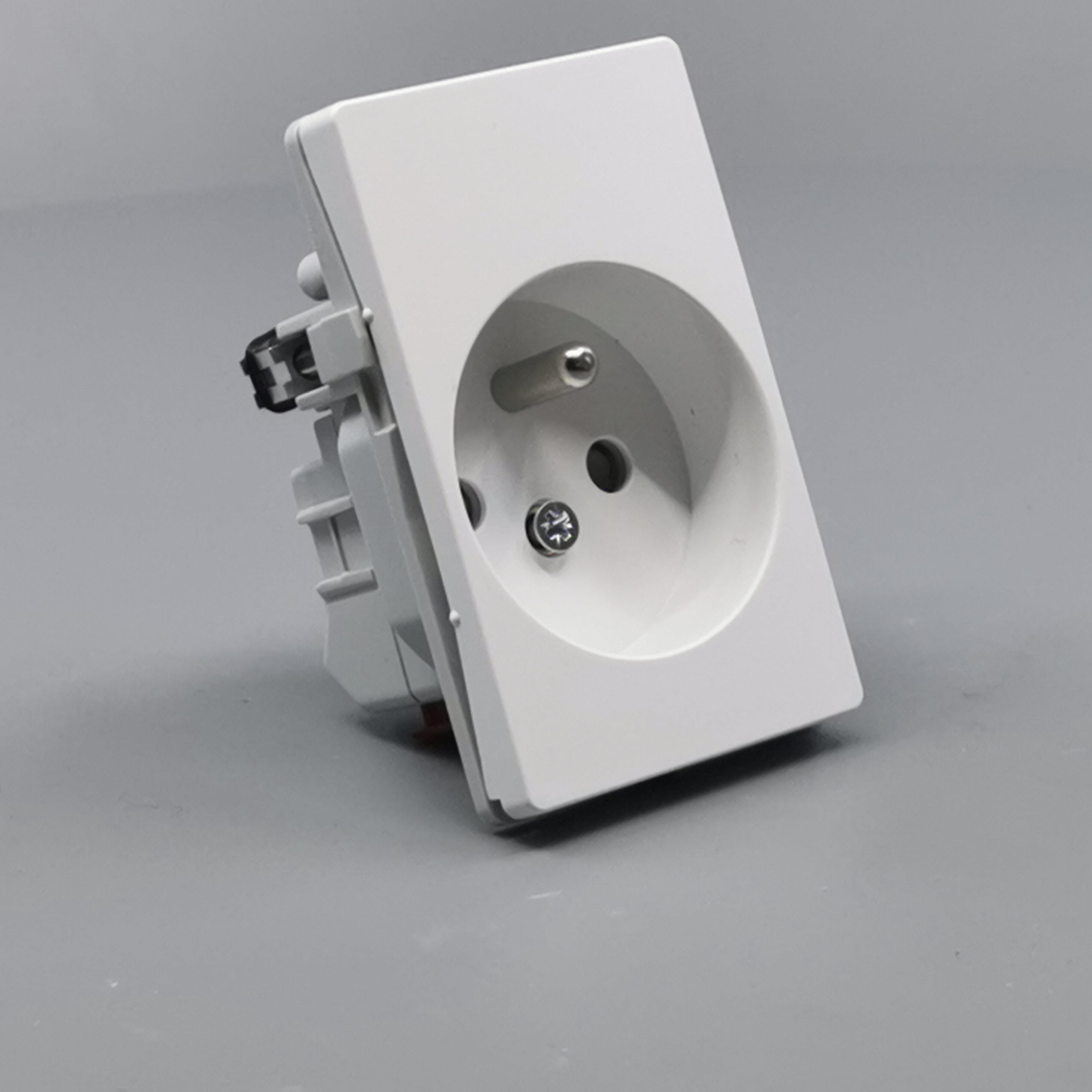 Fuga stikkontakt m. pindjord 1½ modul 2-pol - hvid