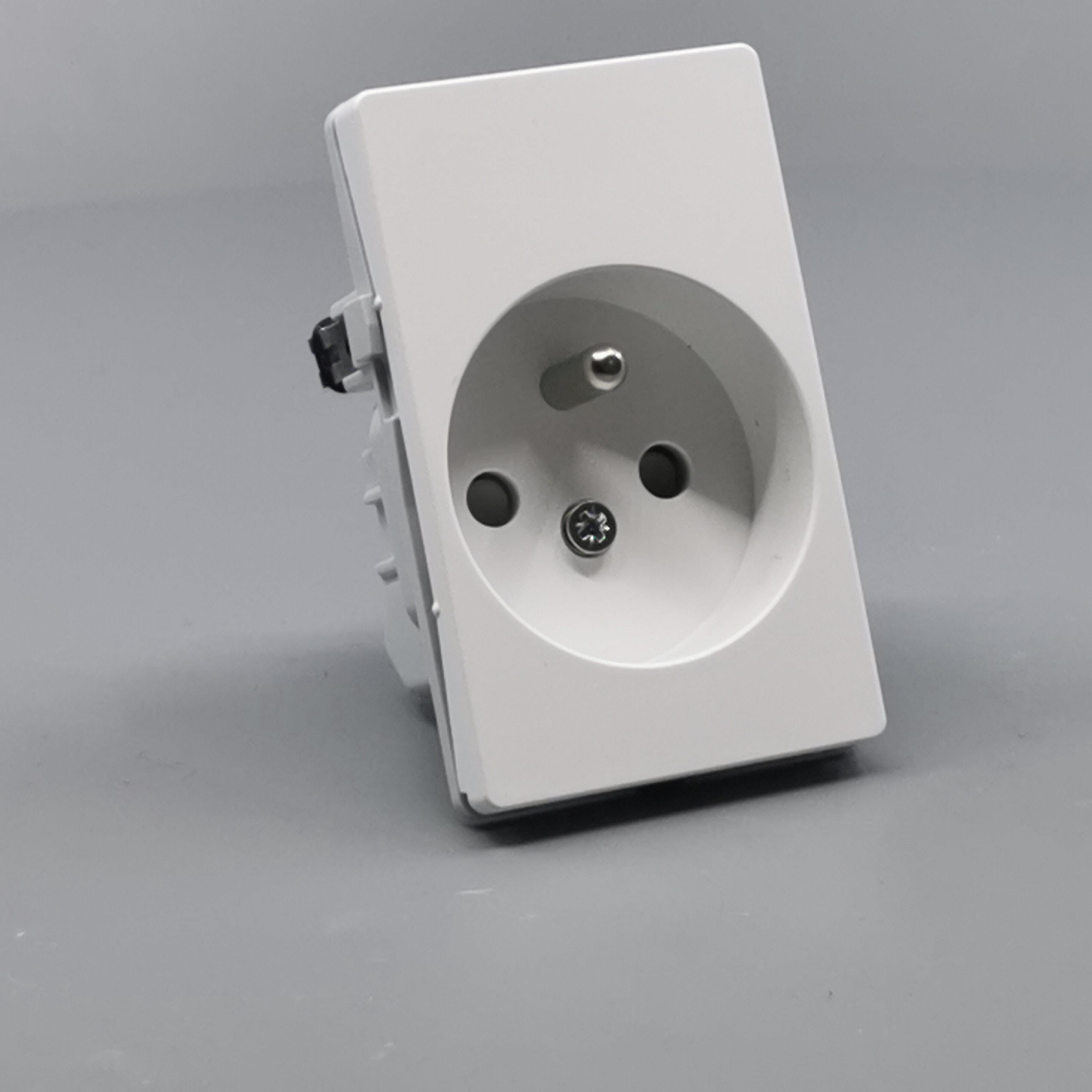 Fuga stikkontakt m. pindjord 1½ modul 2-pol - hvid