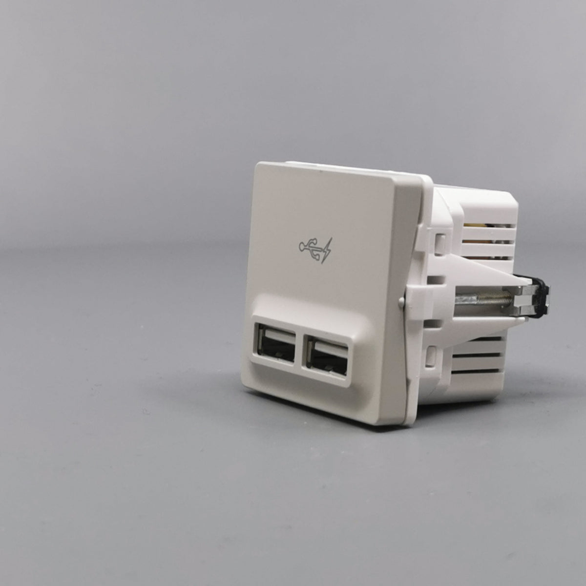 LK Fuga 2xUSB lader 2,1A 1 modul lysegrå (360° frame 5)