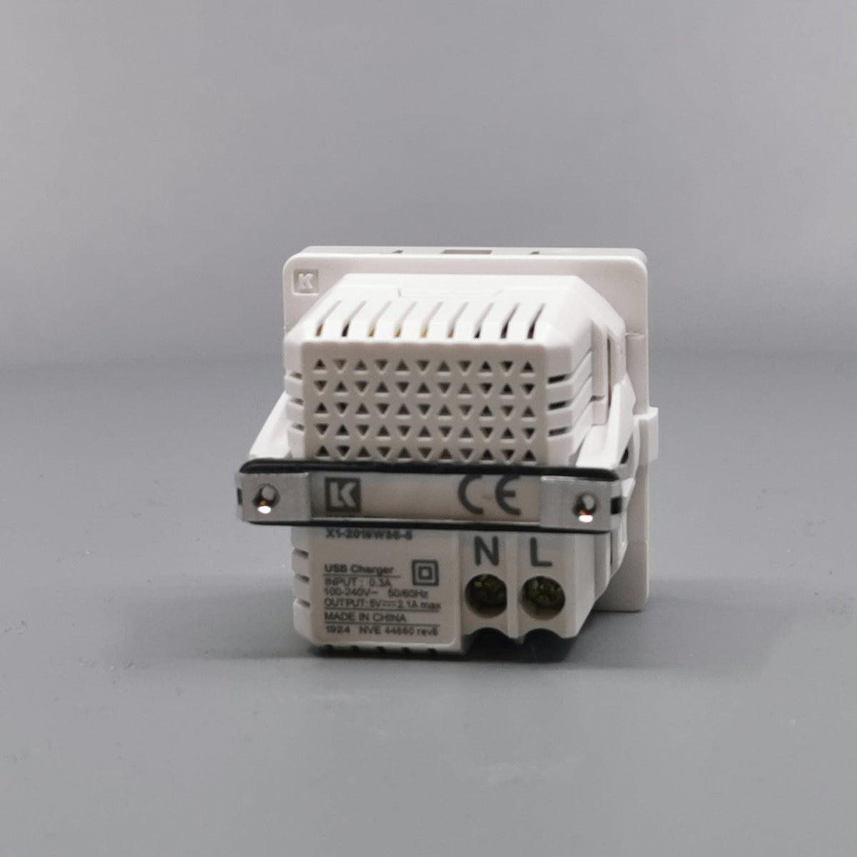 LK Fuga 2xUSB lader 2,1A 1 modul lysegrå (360° frame 14)