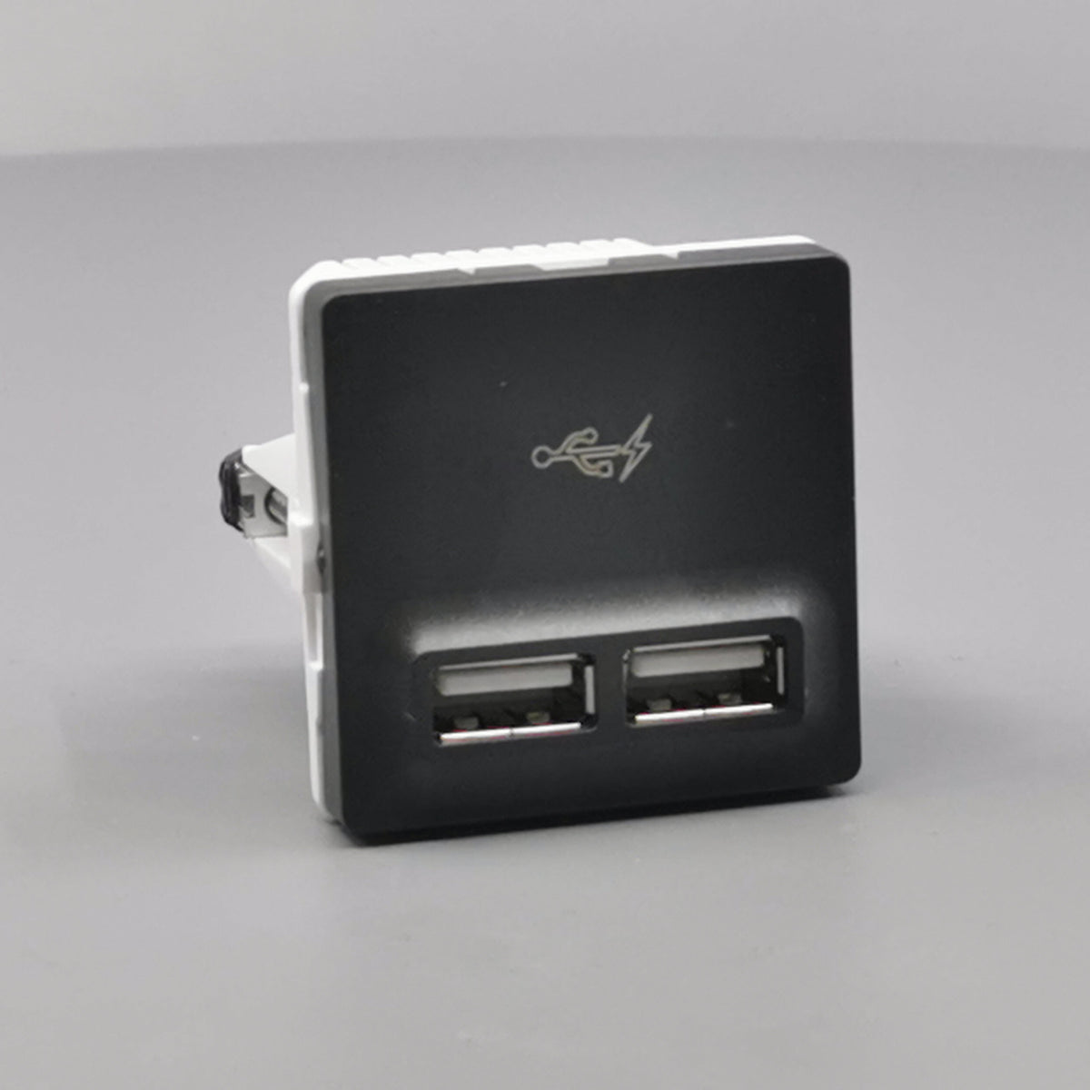 LK Fuga 2xUSB lader 2,1A 1 modul koksgrå (360° frame 24)