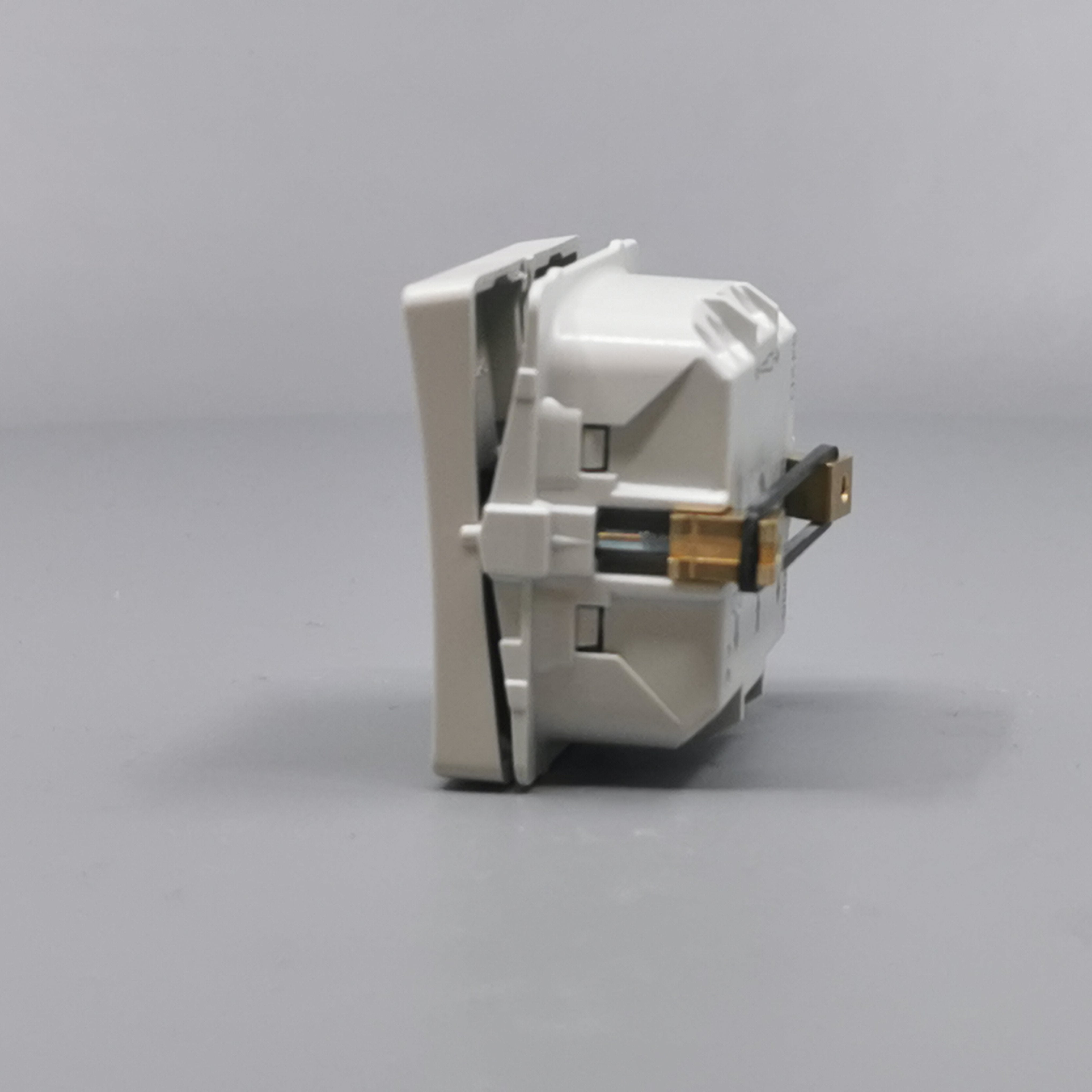 LK Fuga krone afbryder 16A - lysegrå