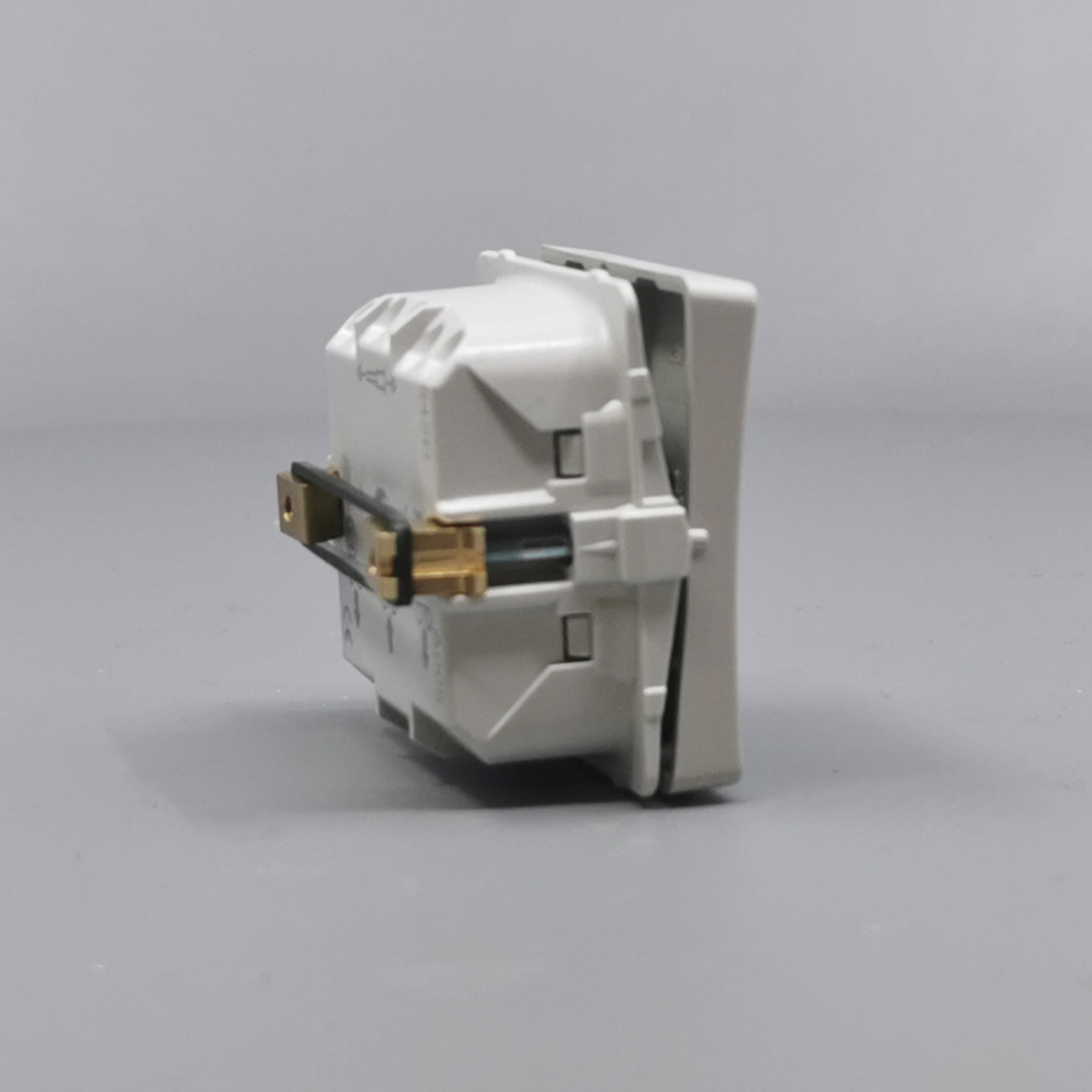 LK Fuga krone afbryder 16A - lysegrå