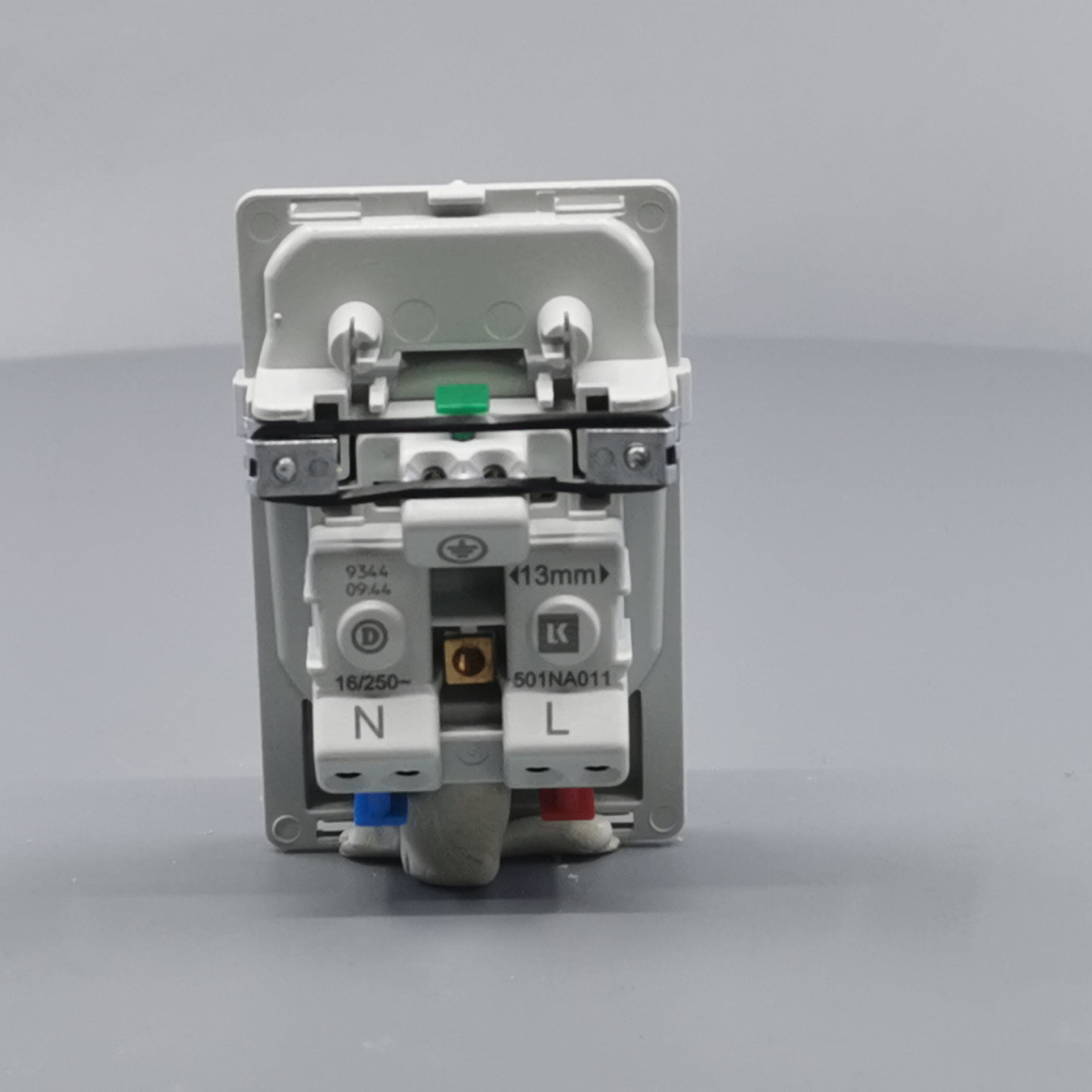 Fuga stikkontakt 2-pol m/jord 1½m uden afdækning