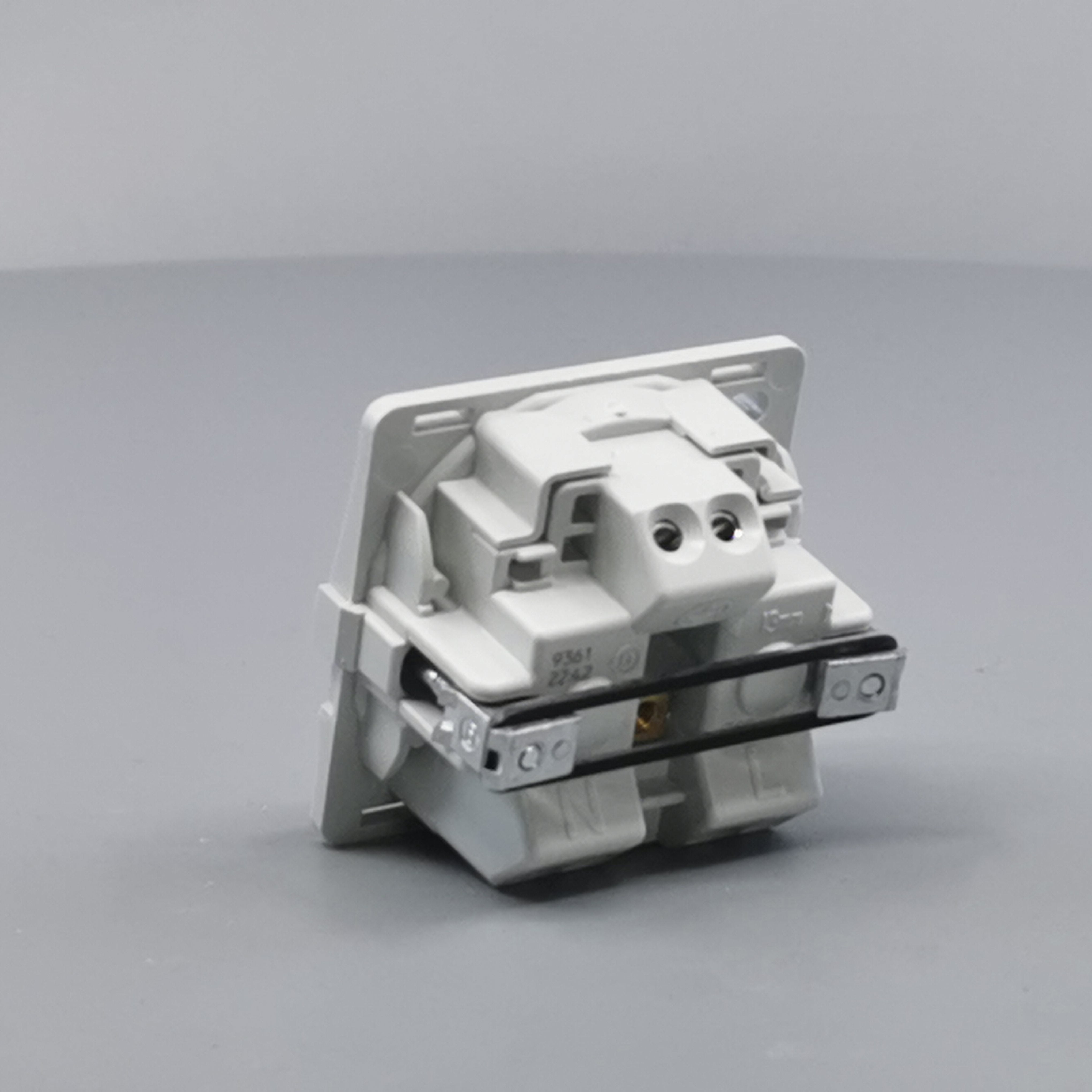 Fuga 1m stikkontakt m/jord uden afdækning