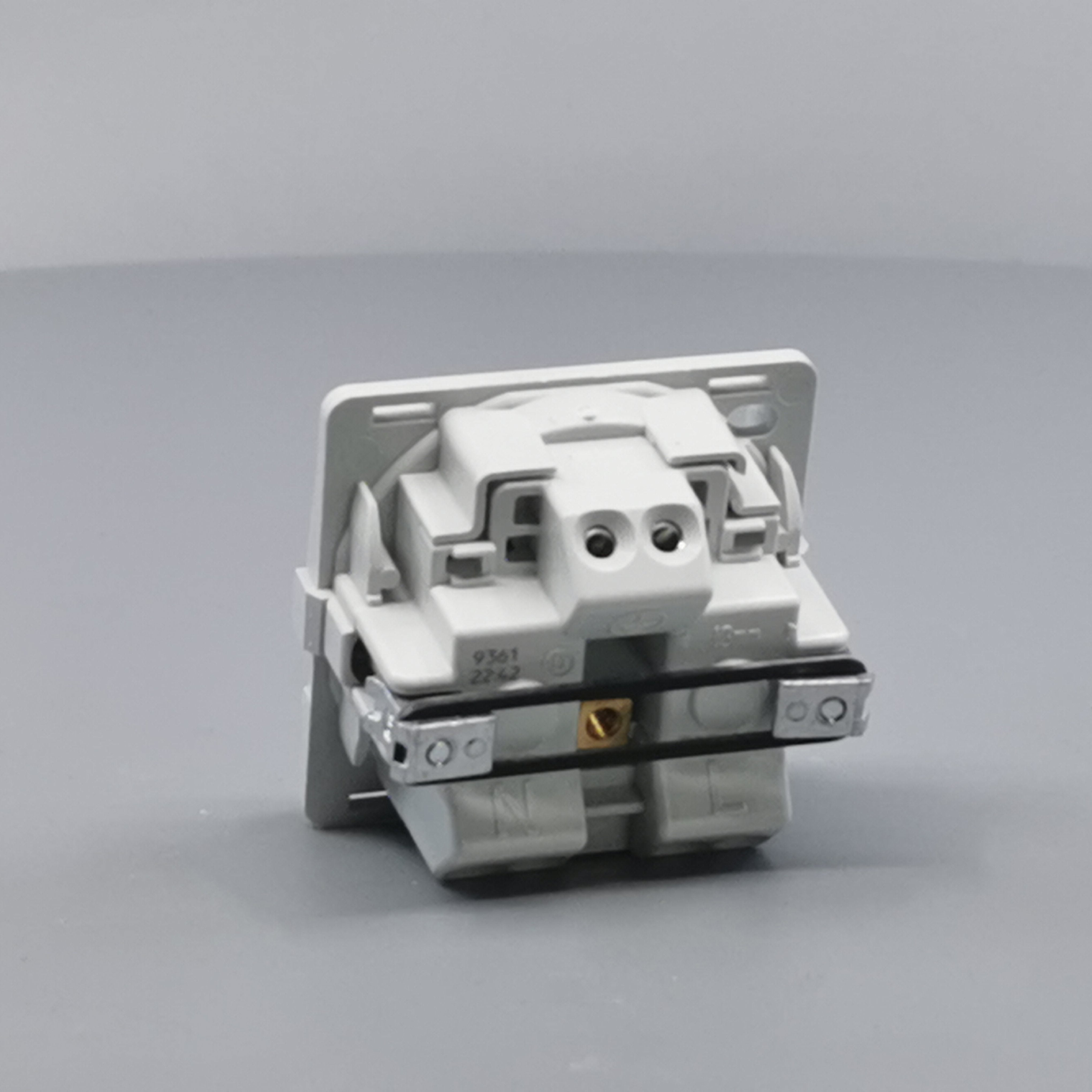 Fuga 1m stikkontakt m/jord uden afdækning