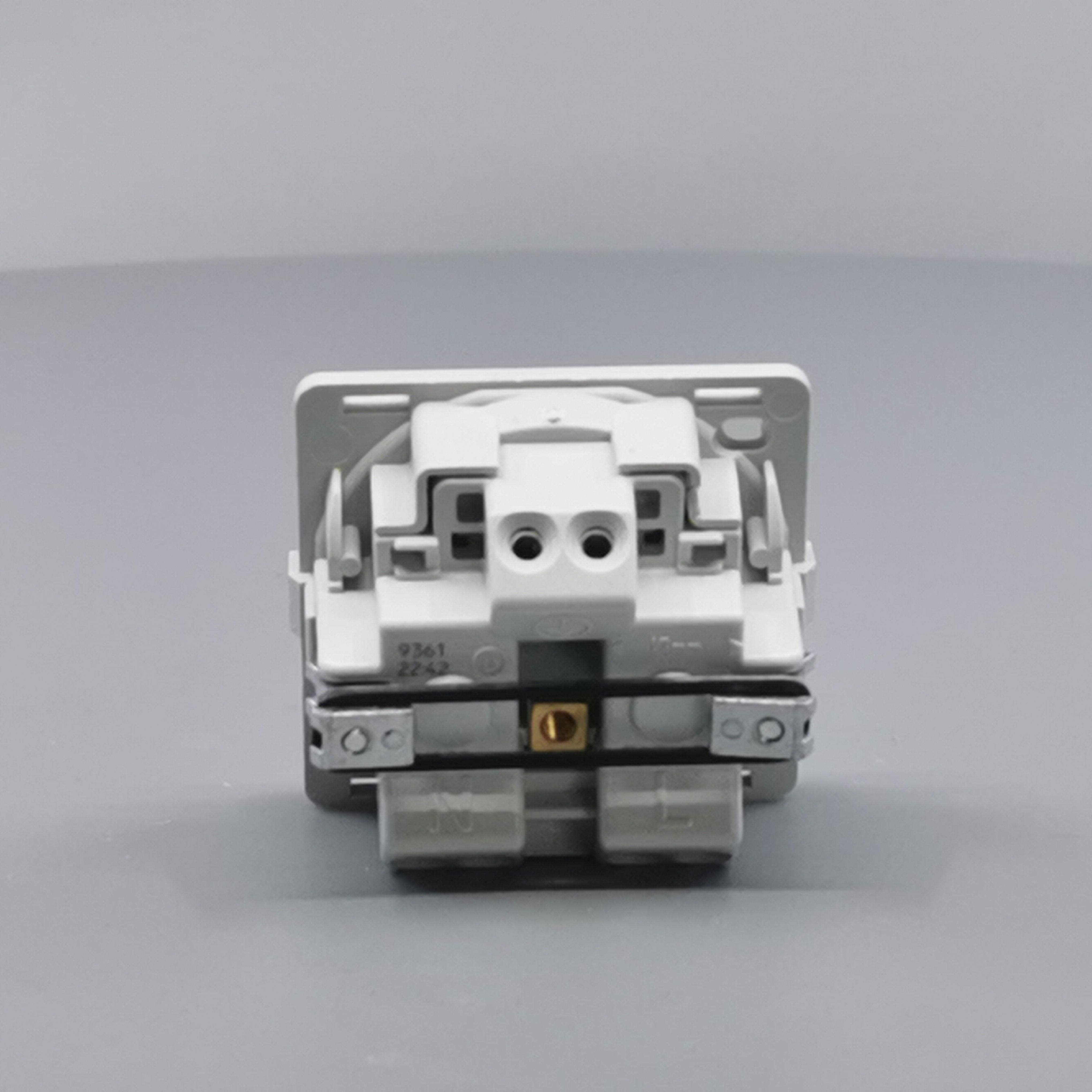 Fuga 1m stikkontakt m/jord uden afdækning