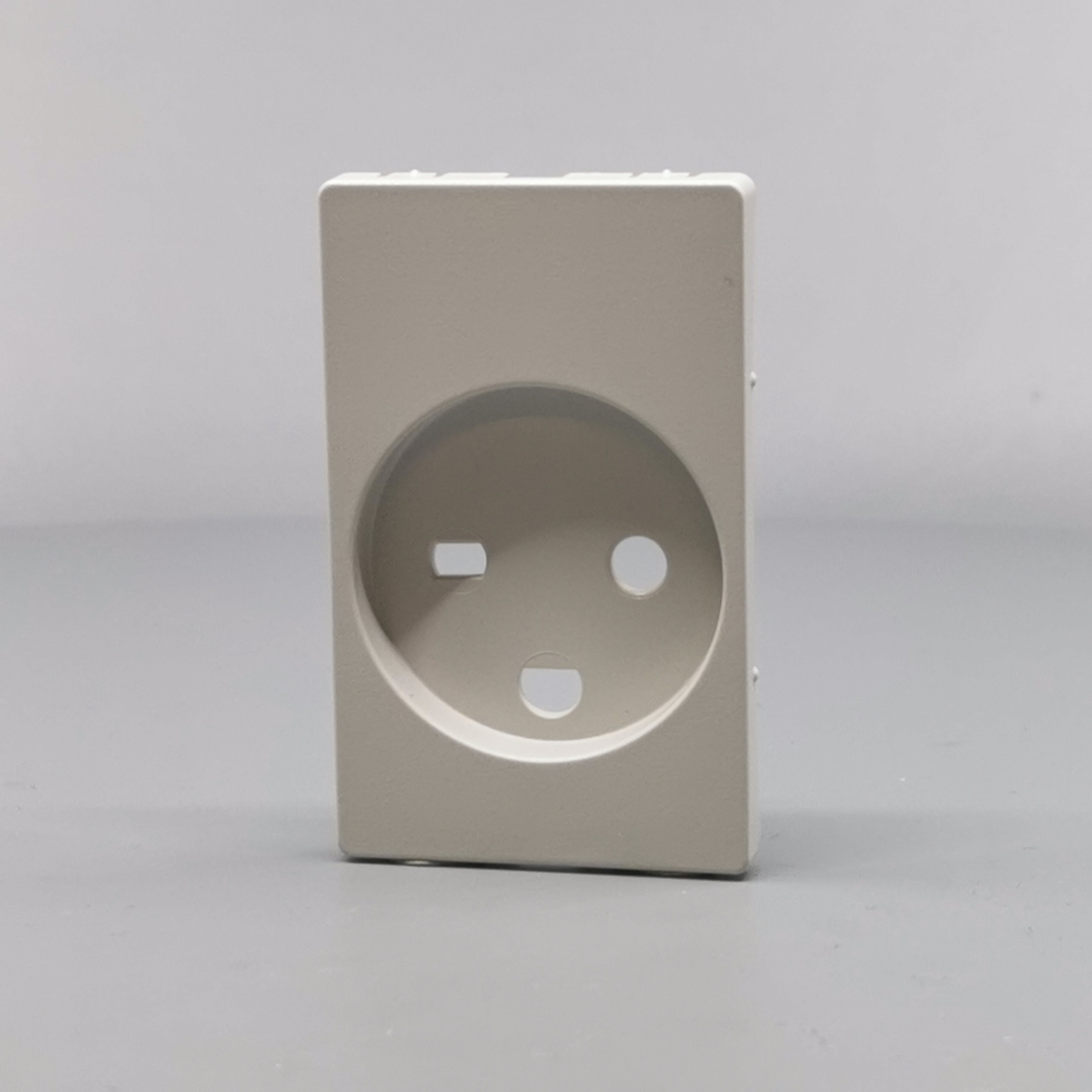 Fuga afdækning til hospital stikkontakt m. jord 1½ modul - lysegrå