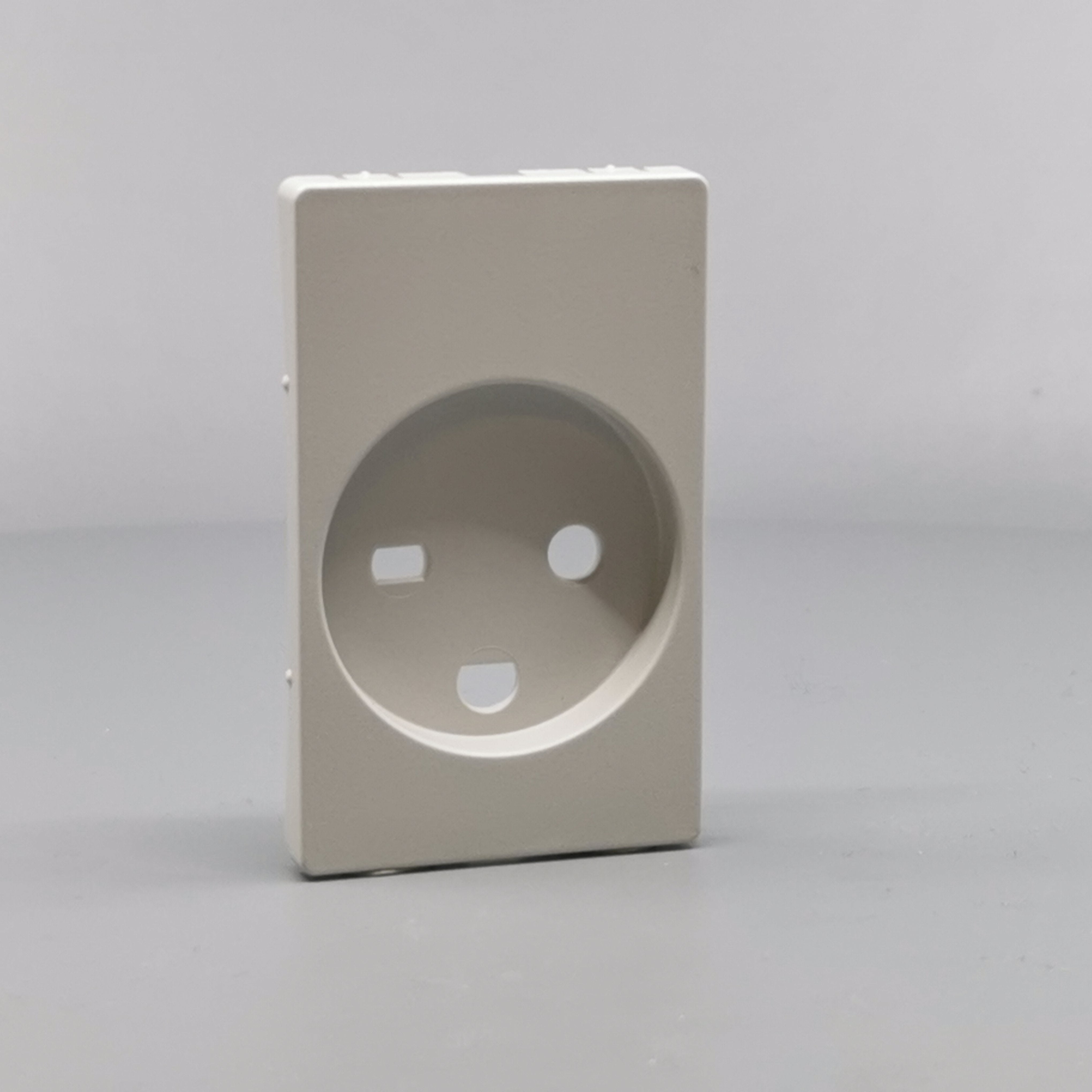 Fuga afdækning til hospital stikkontakt m. jord 1½ modul - lysegrå