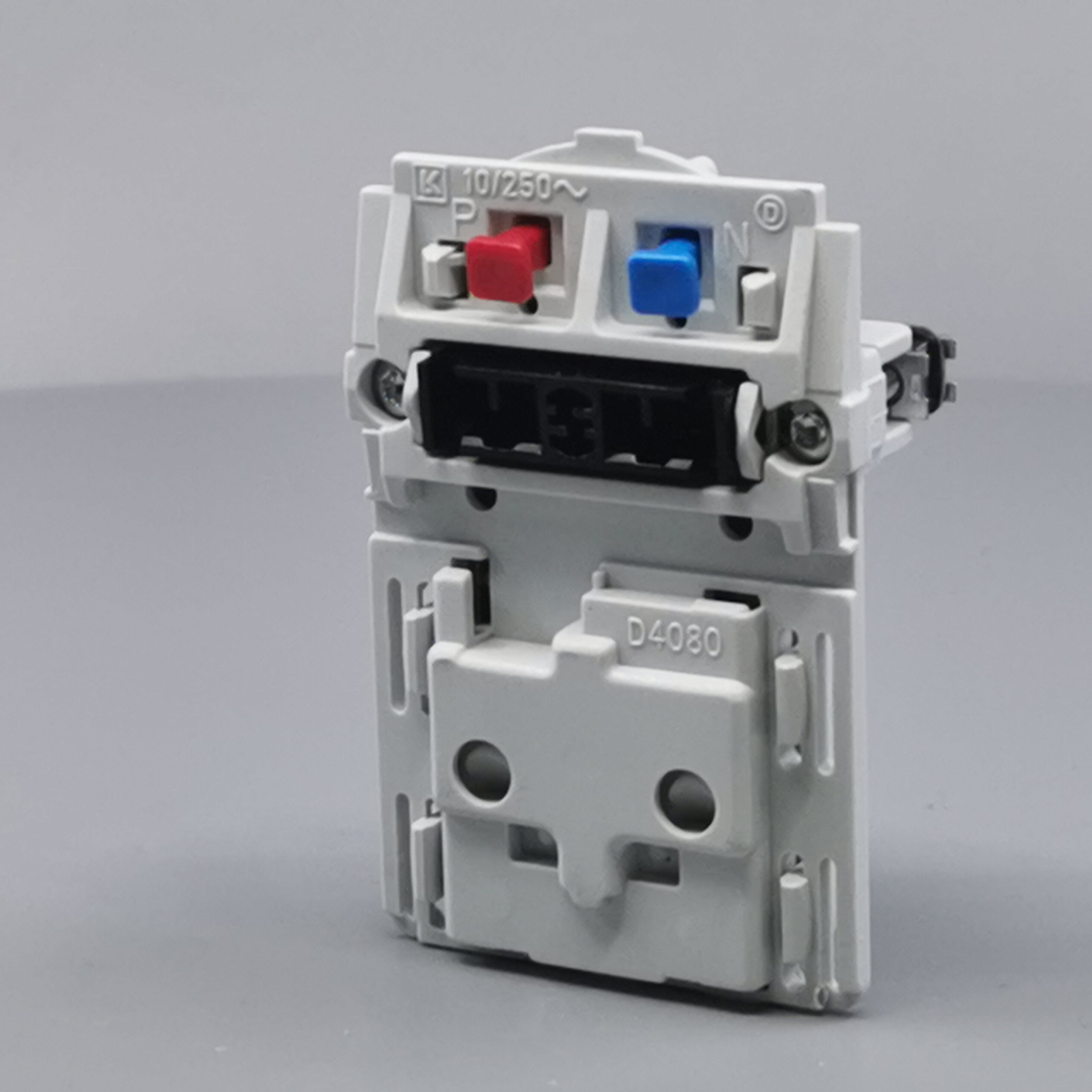 Fuga stikkontakt 2-pol med afbryder 1½m