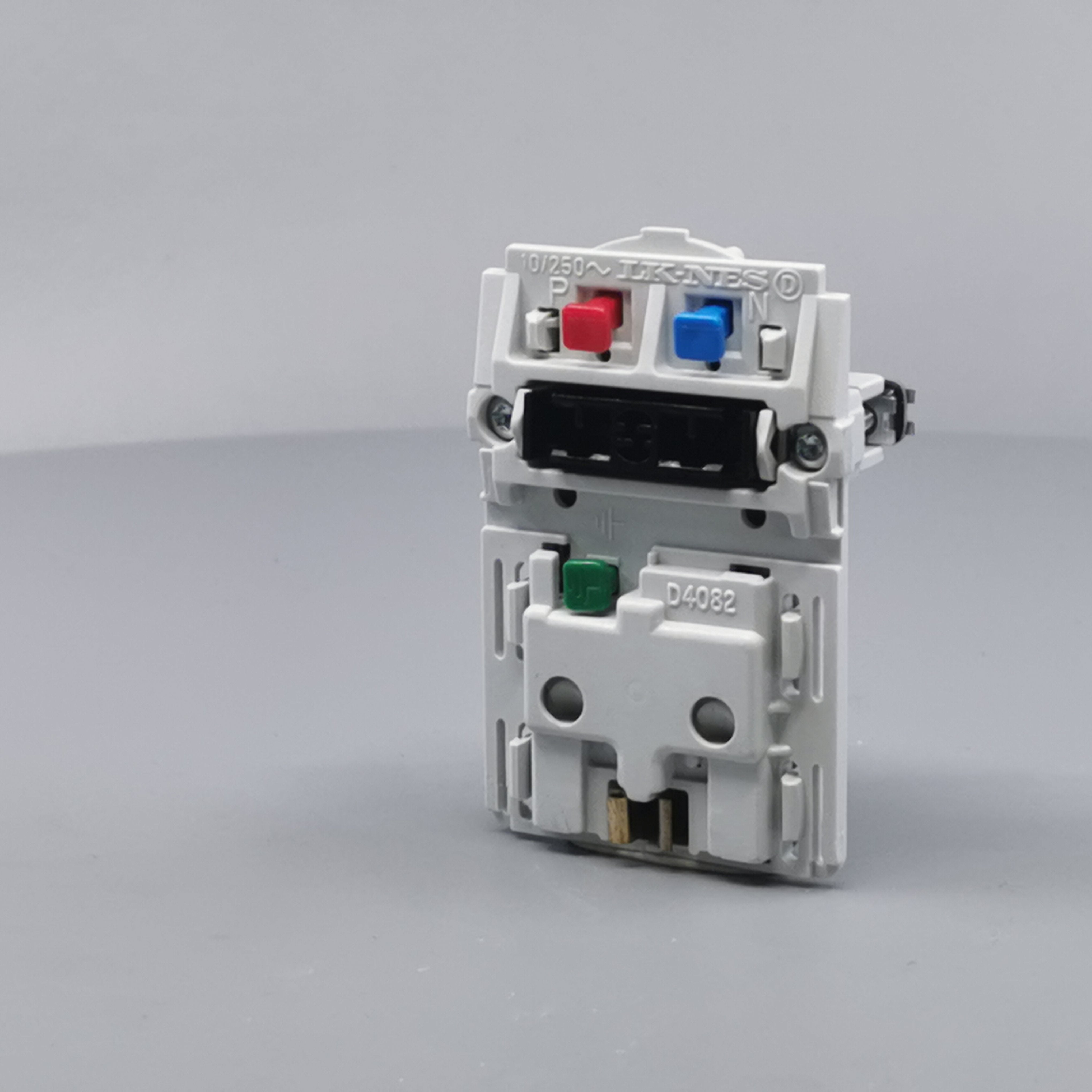 Fuga stikk. 2-pol m/jord med afbryder 1½m