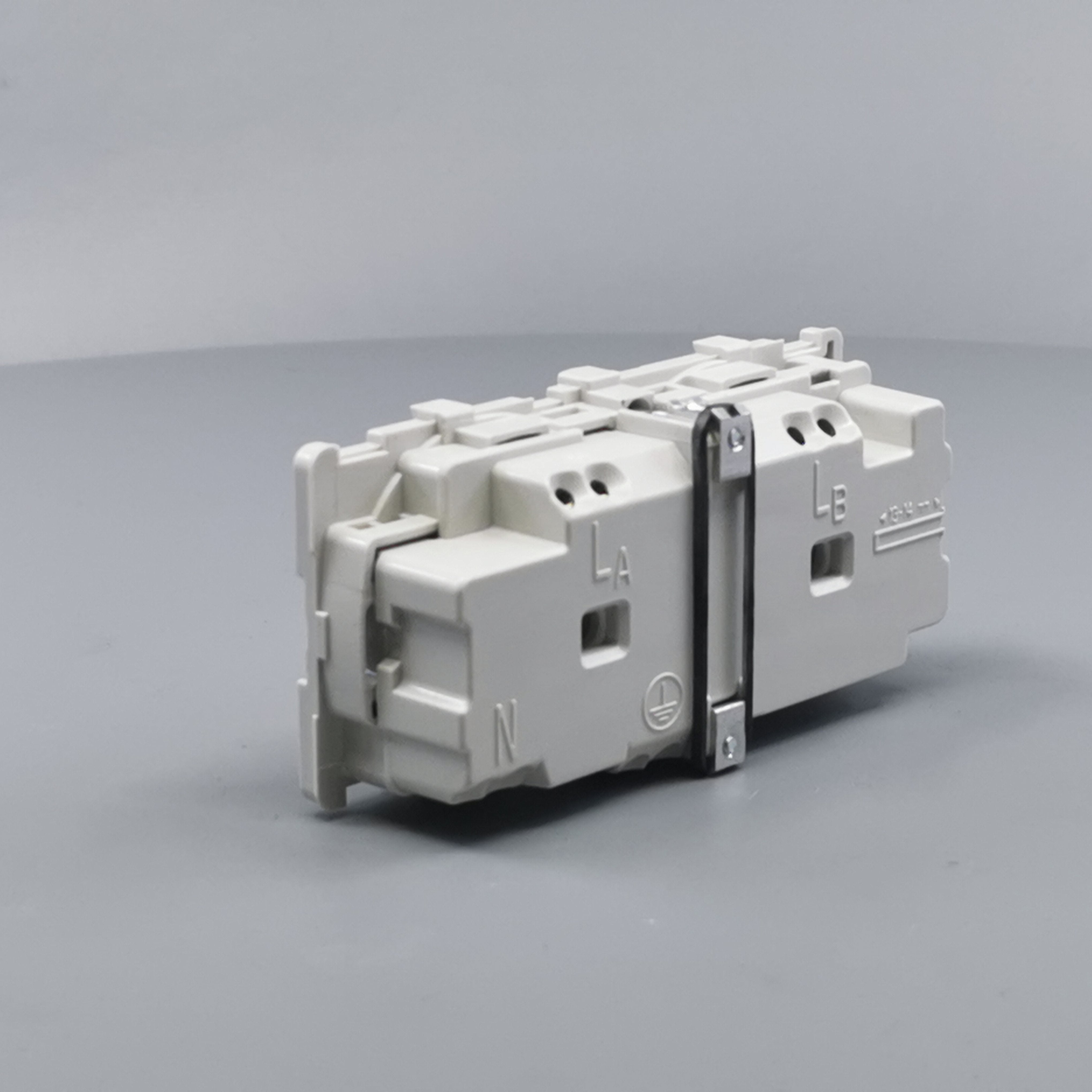 Fuga dobbelt stikkontakt 2-polet m/jord 2m