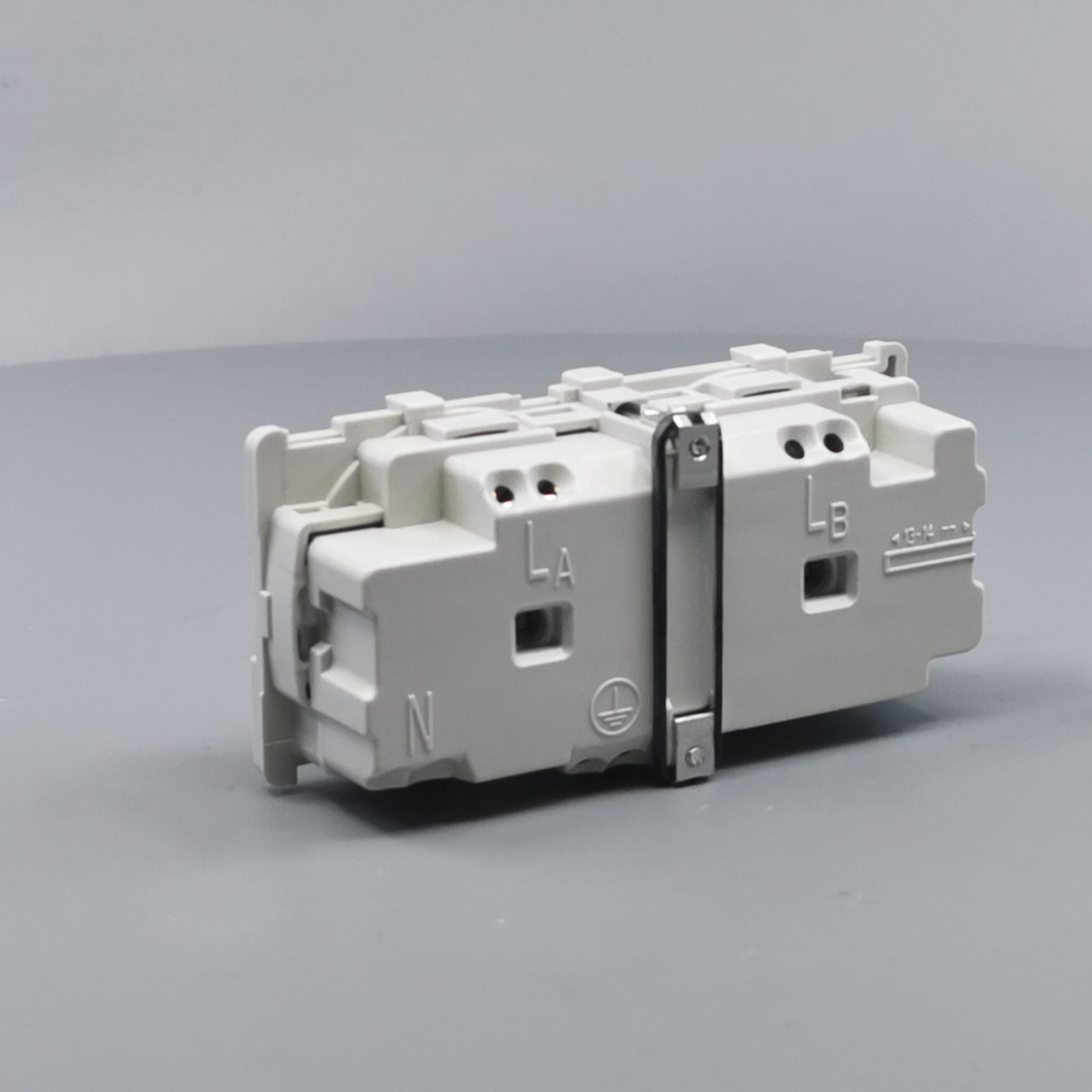 Fuga dobbelt stikkontakt 2-polet m/jord 2m