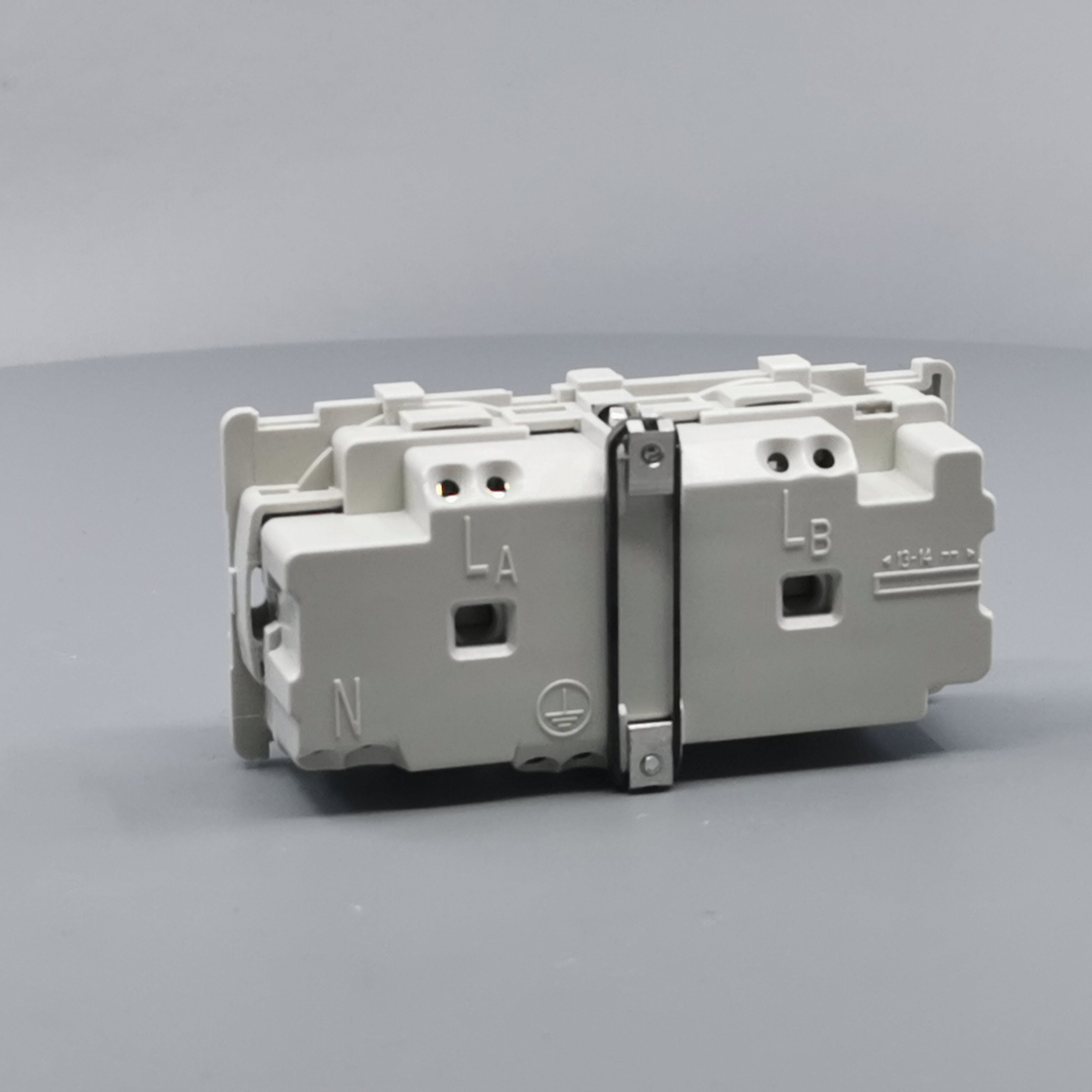 Fuga dobbelt stikkontakt 2-polet m/jord 2m