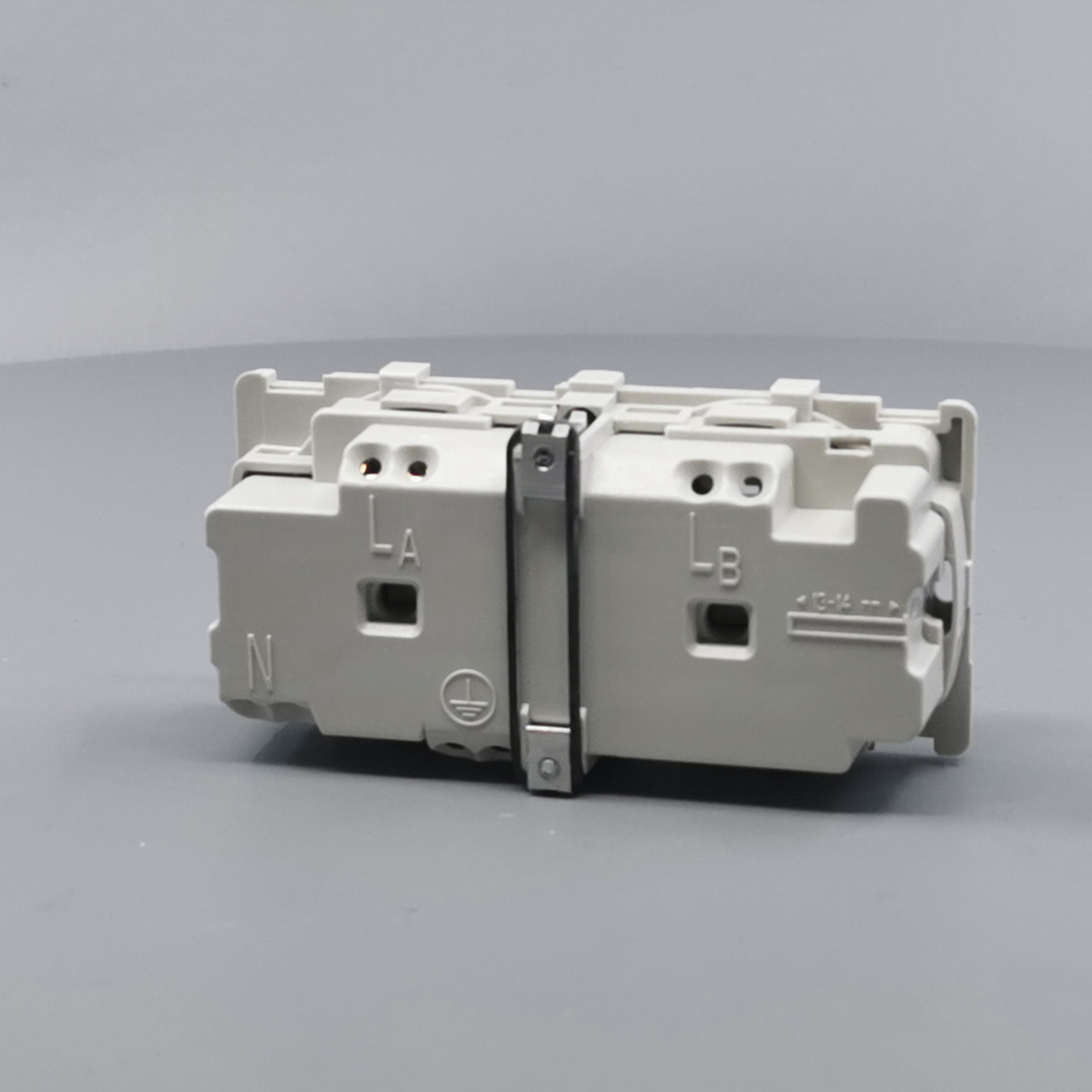 Fuga dobbelt stikkontakt 2-polet m/jord 2m