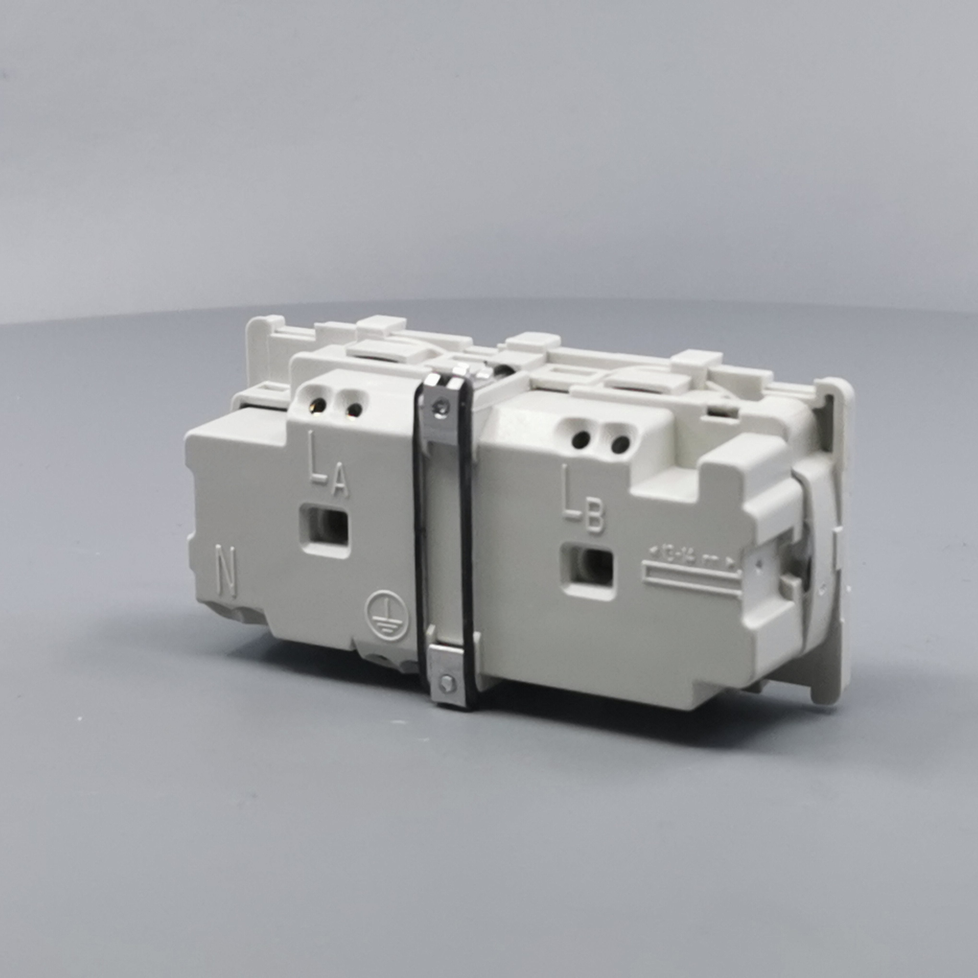 Fuga dobbelt stikkontakt 2-polet m/jord 2m