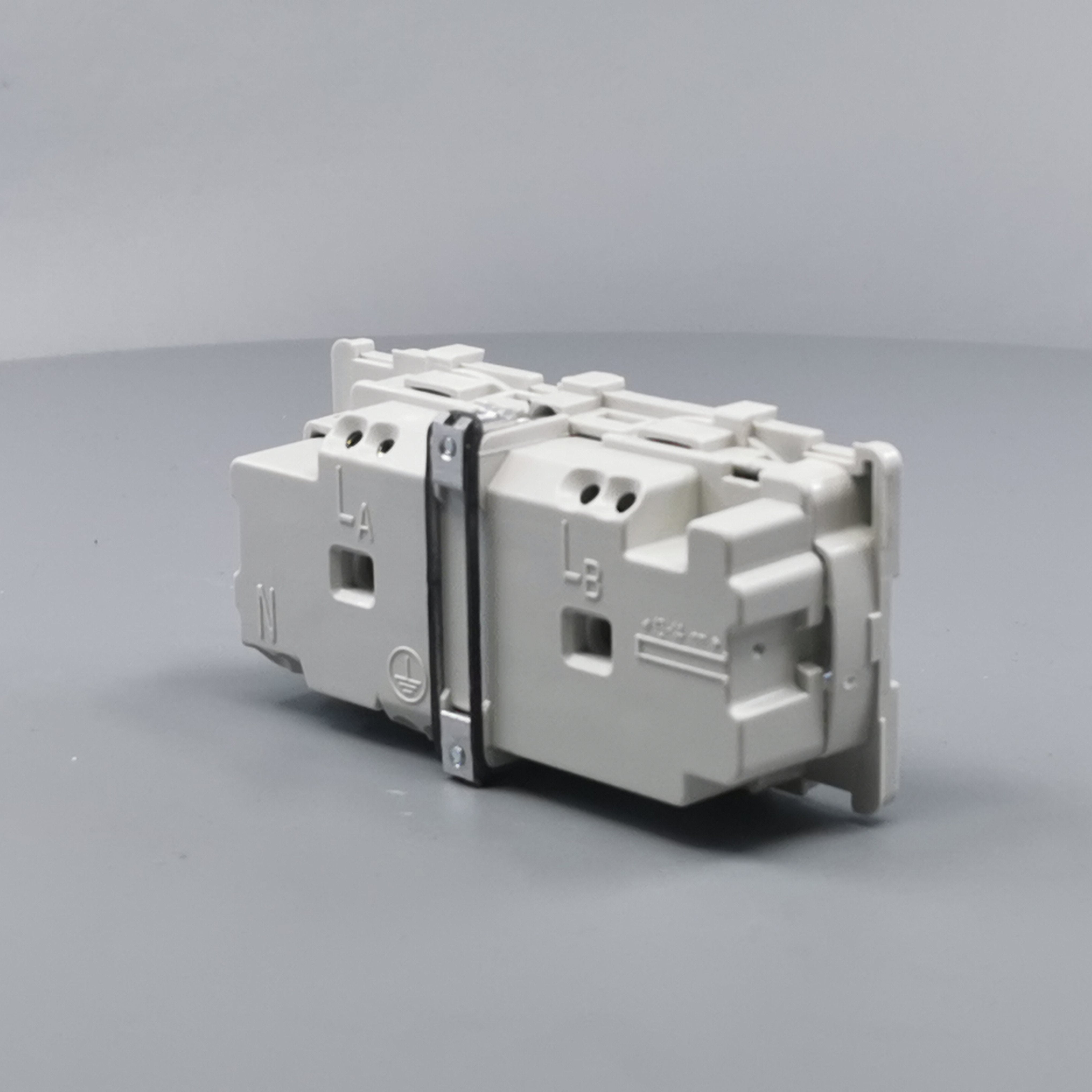 Fuga dobbelt stikkontakt 2-polet m/jord 2m