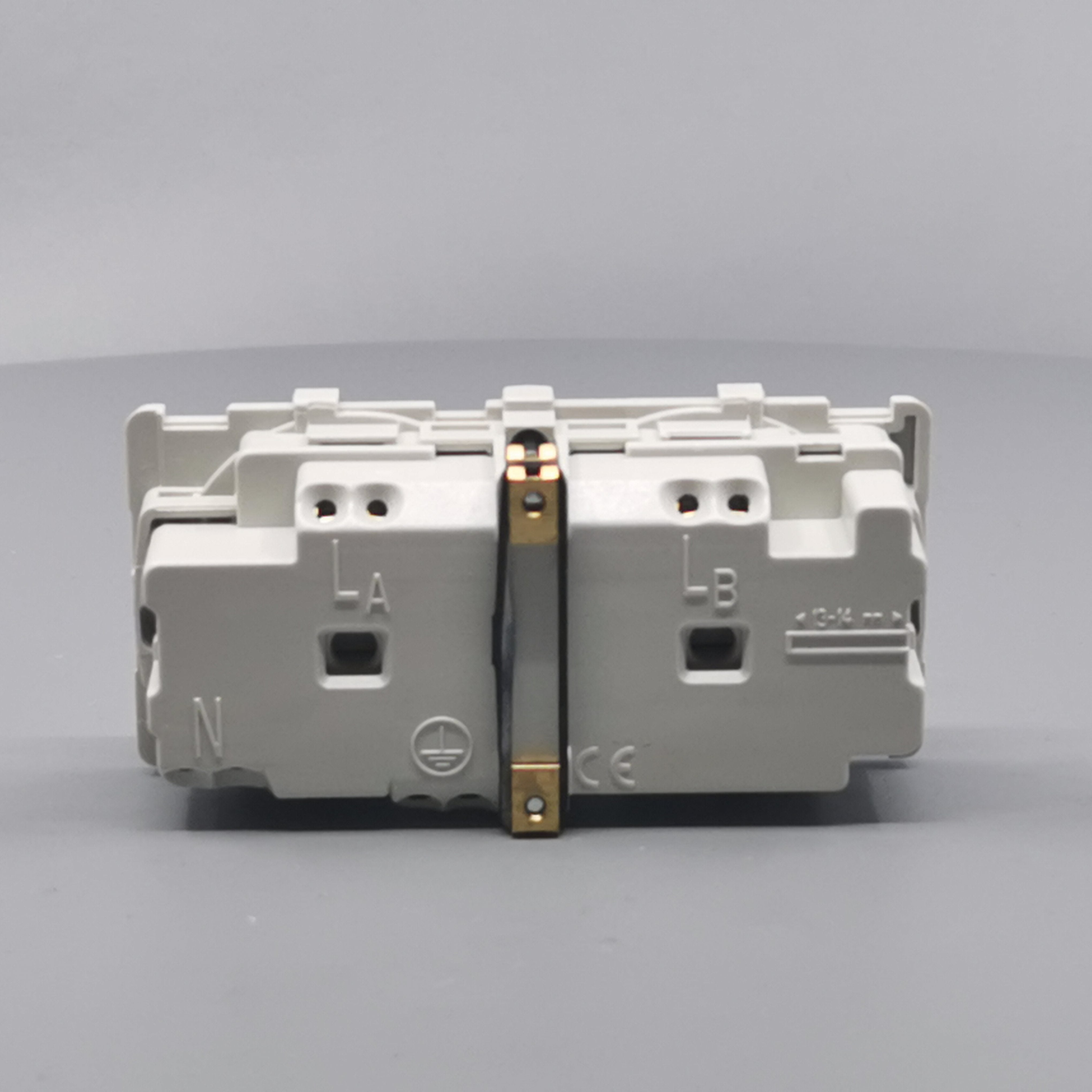 Fuga dobbelt stikkontakt for 2 tændinger 2-polet m