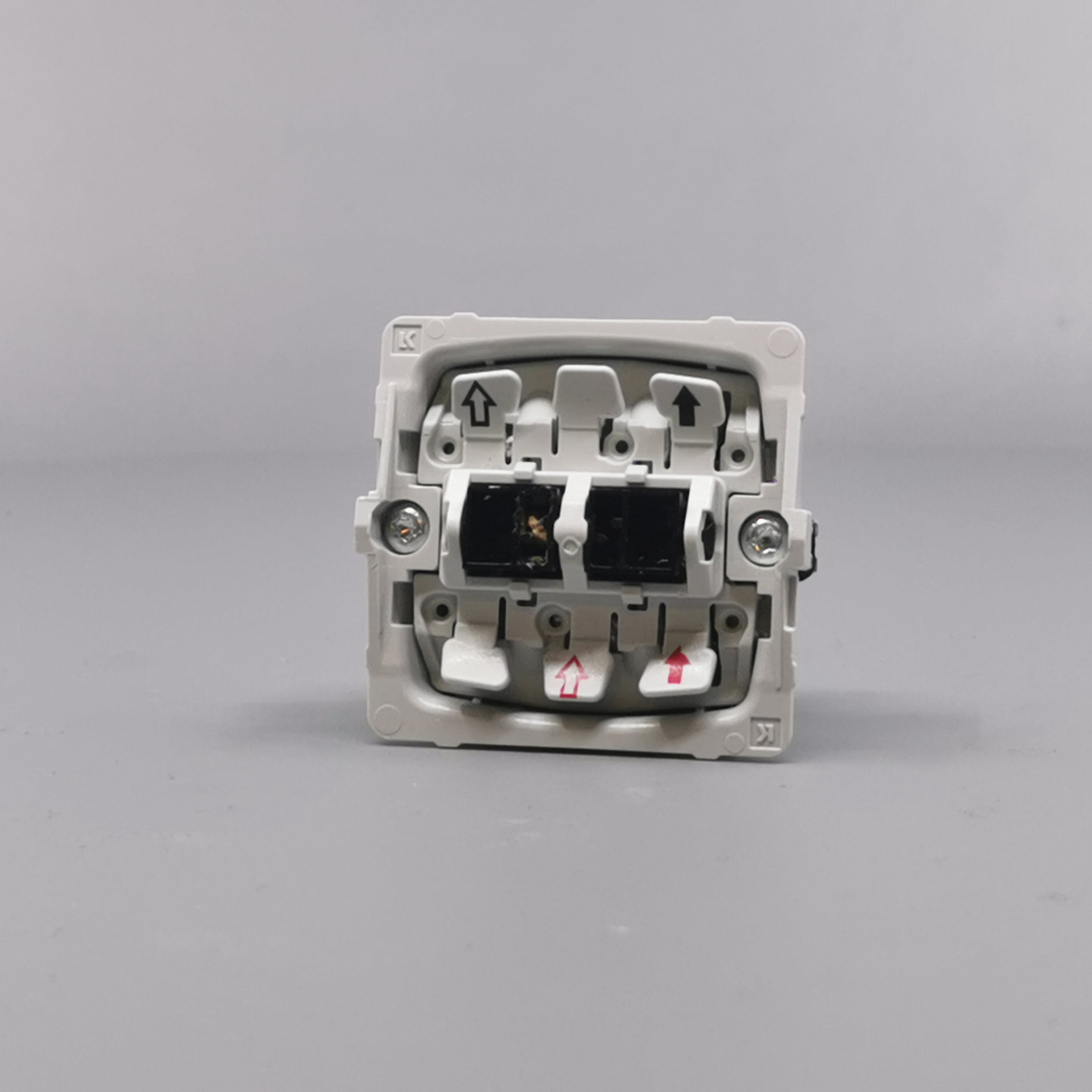 Fuga 2-polet afbryder 16A uden afdækning