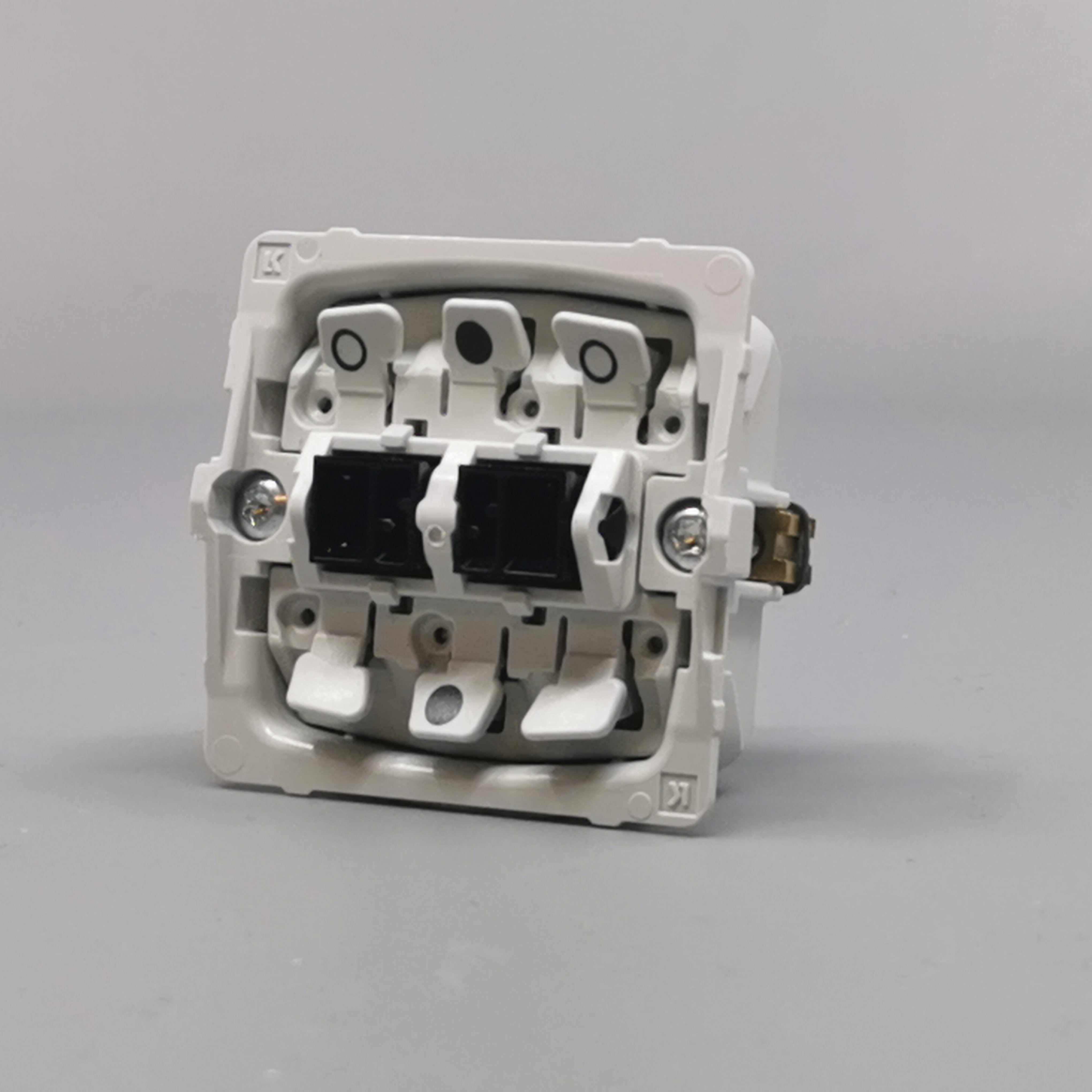 Fuga krydsningsafbryder 16A uden afdækning