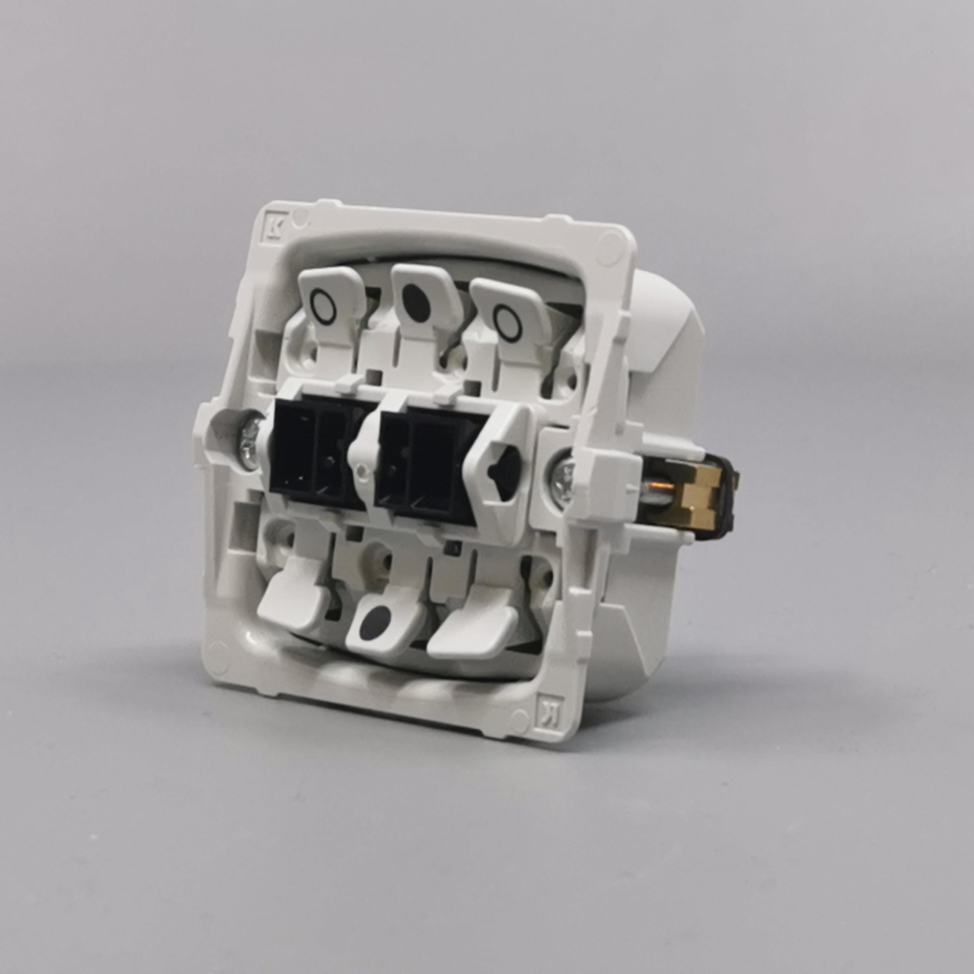 Fuga krydsningsafbryder 16A uden afdækning