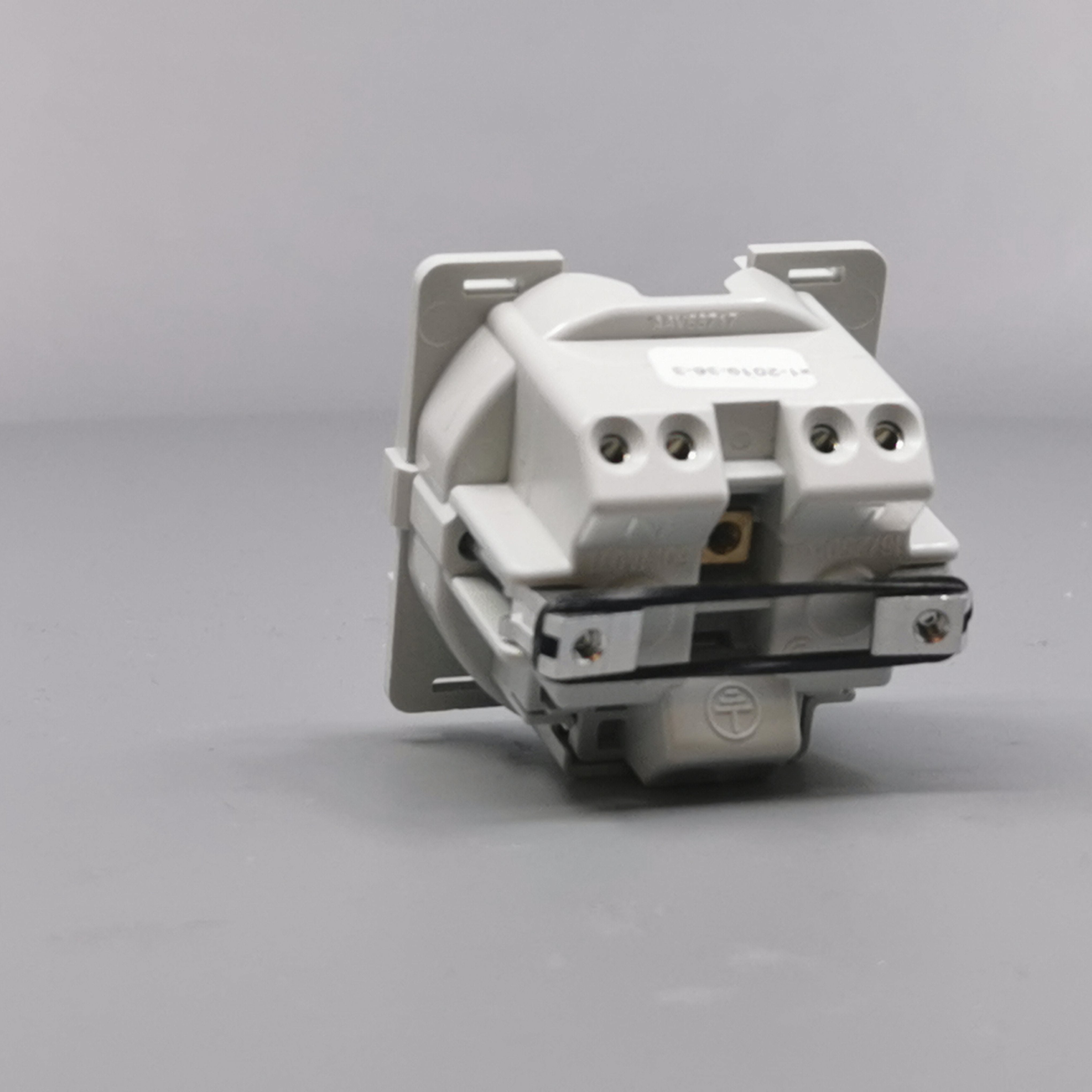 Fuga stikk. 2-pol med pindjord 1m uden afdækning