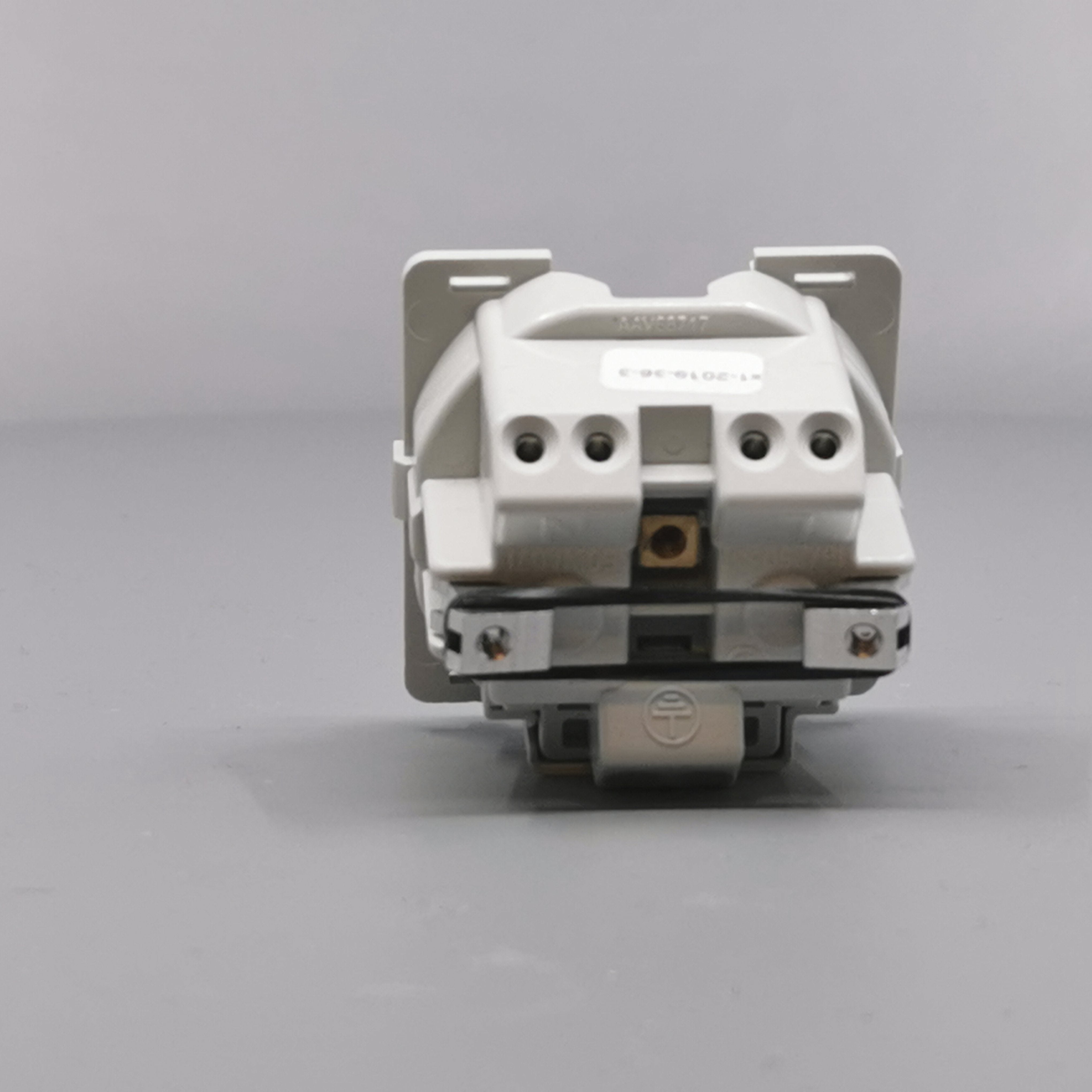 Fuga stikk. 2-pol med pindjord 1m uden afdækning