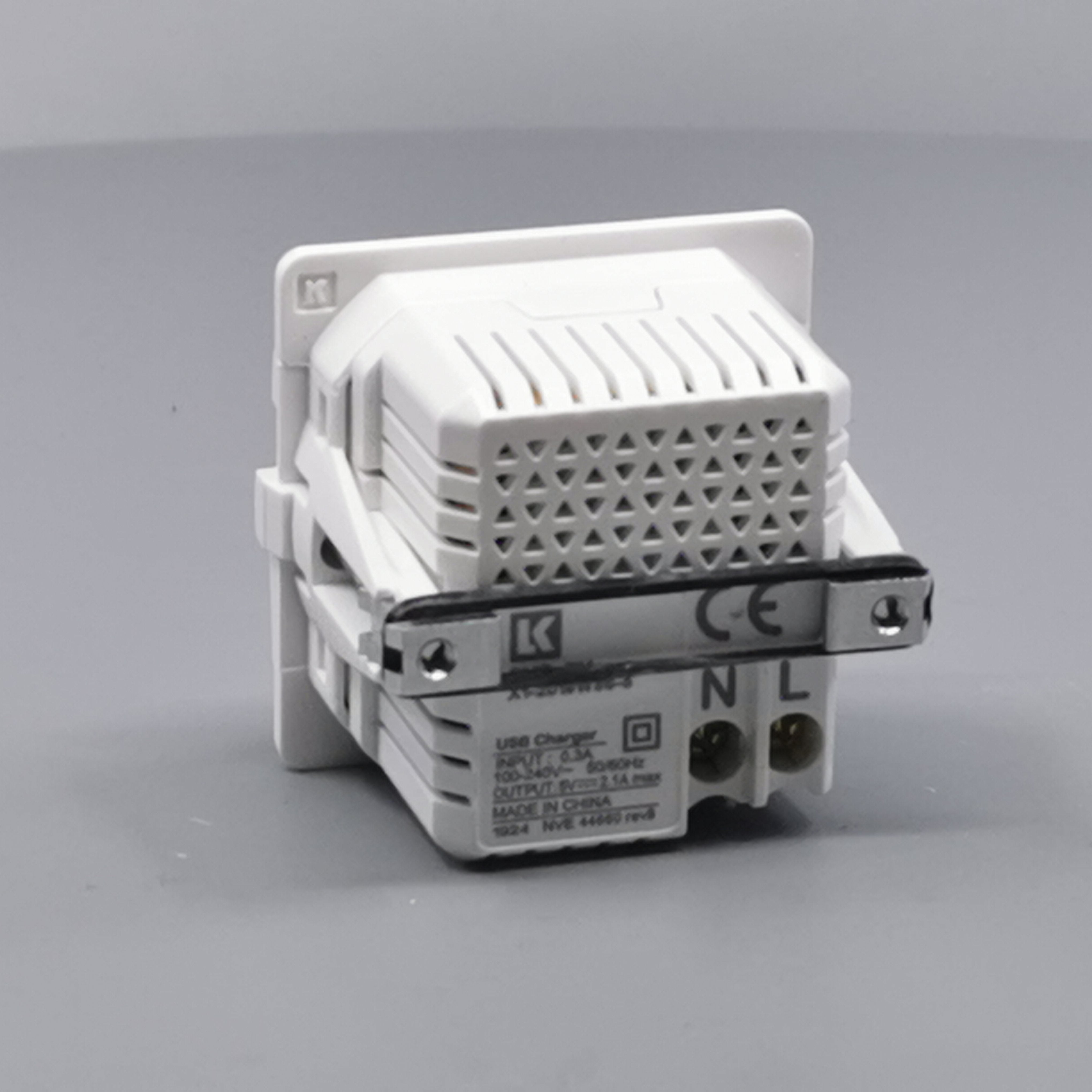 LK Fuga 2xUSB lader 2,1A 1 modul uden afdækning