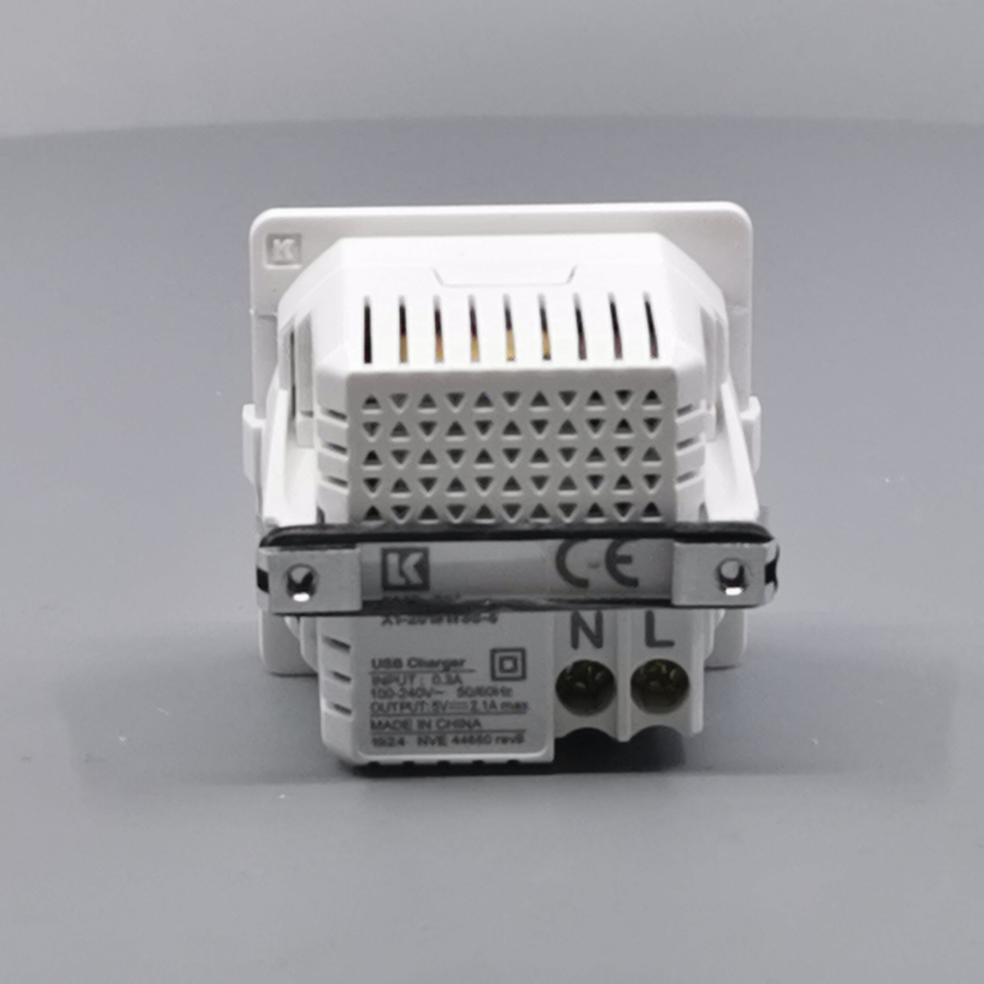 LK Fuga 2xUSB lader 2,1A 1 modul uden afdækning