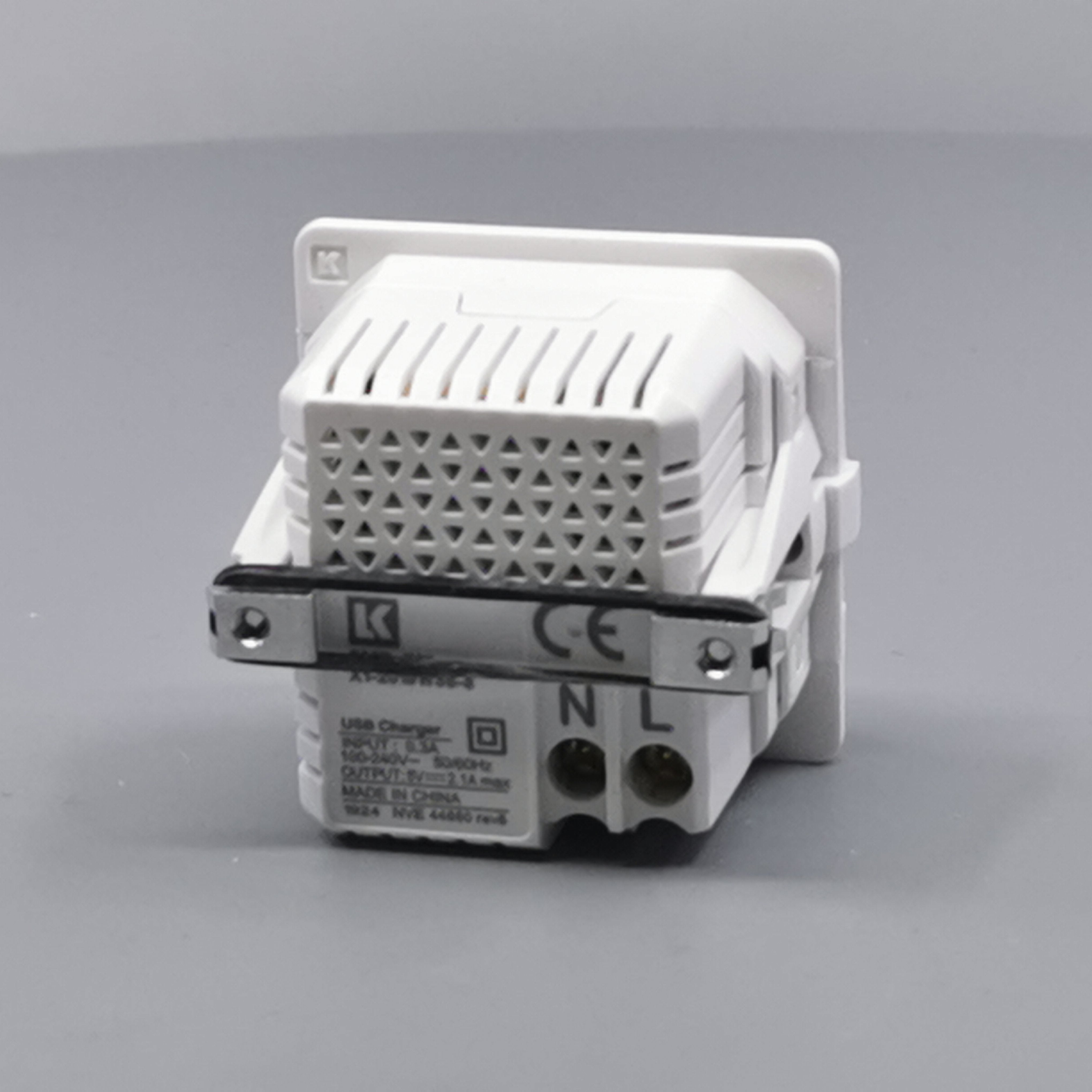 LK Fuga 2xUSB lader 2,1A 1 modul uden afdækning