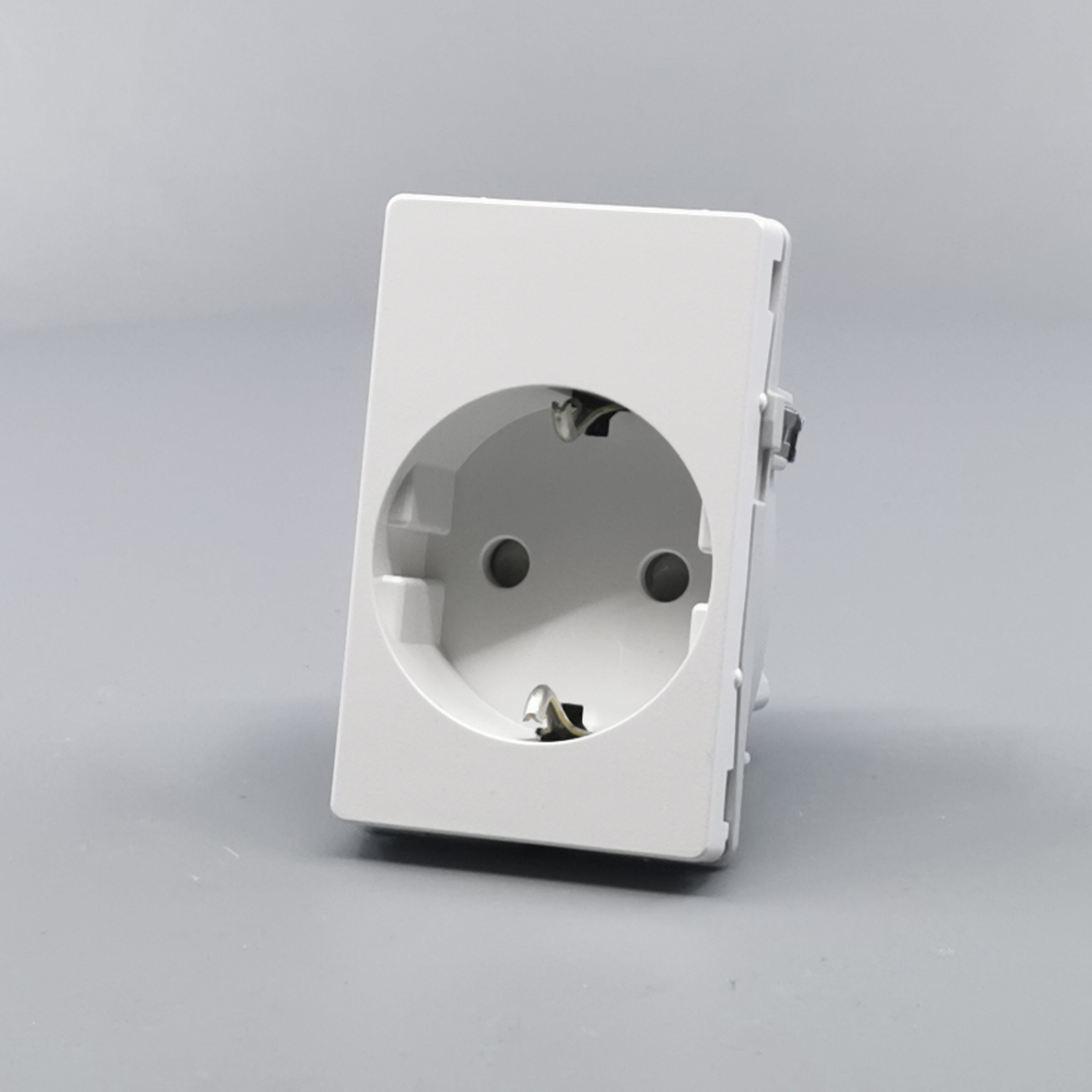 LK Fuga stikkontakt med sidejord 1½m - hvid