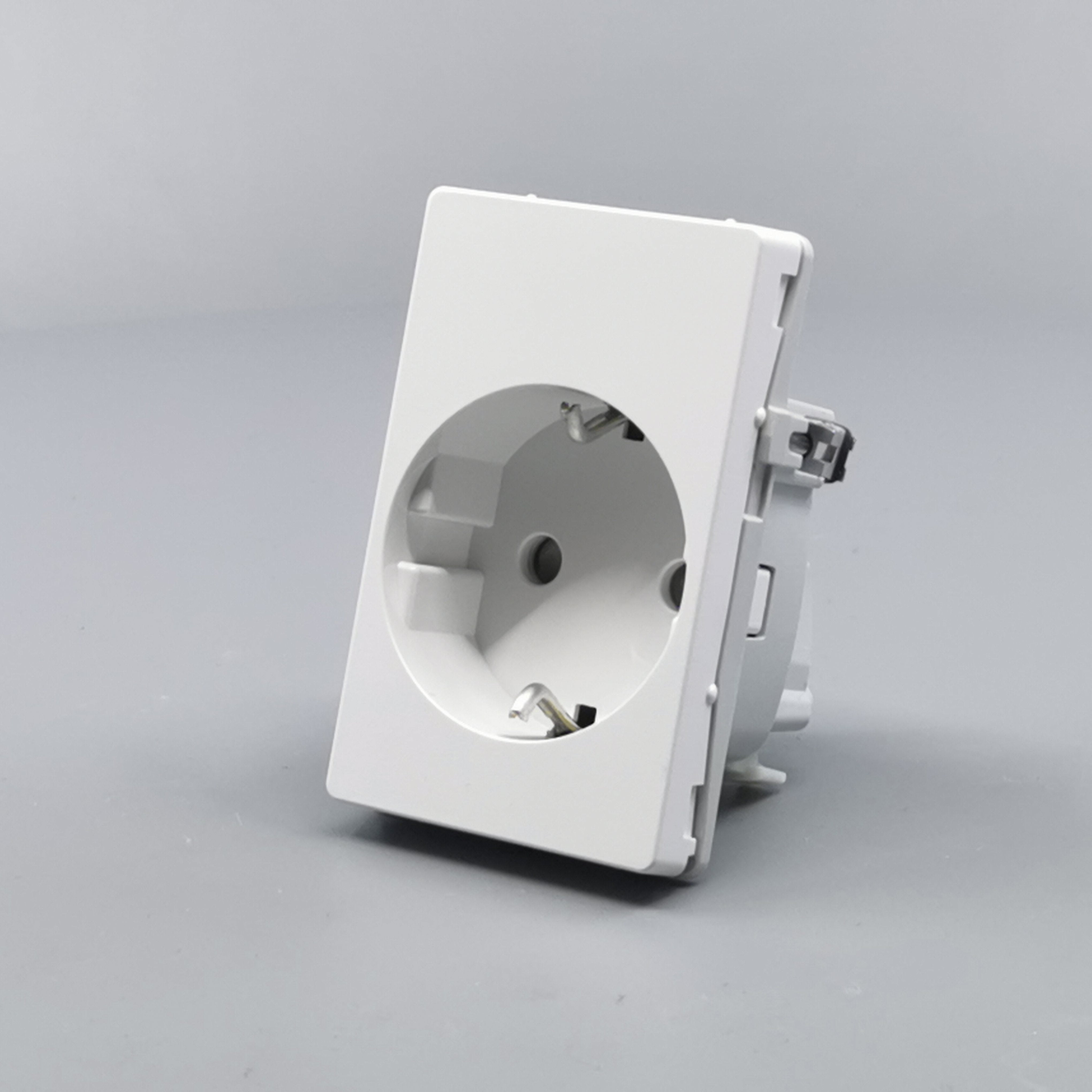 LK Fuga stikkontakt med sidejord 1½m - hvid