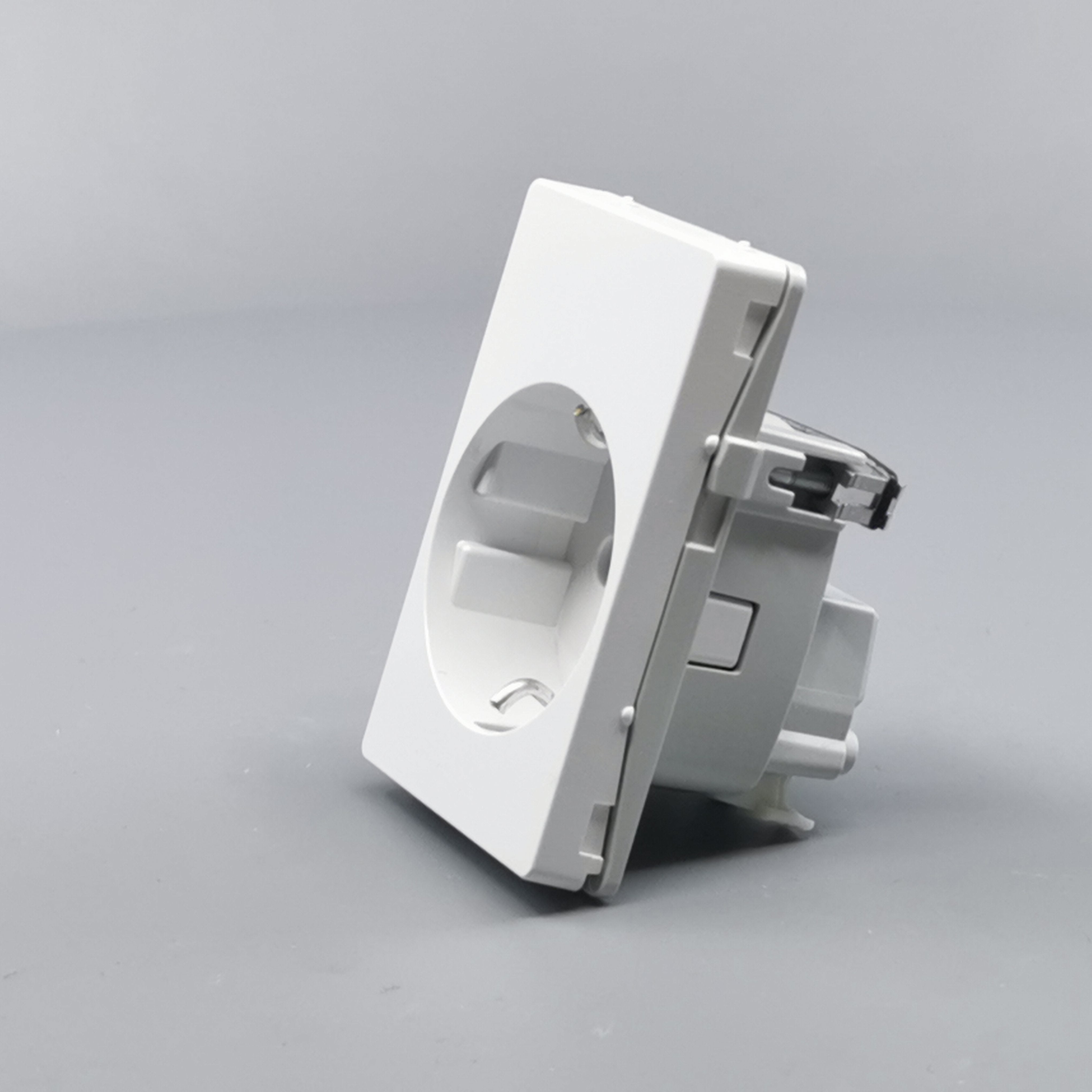 LK Fuga stikkontakt med sidejord 1½m - hvid