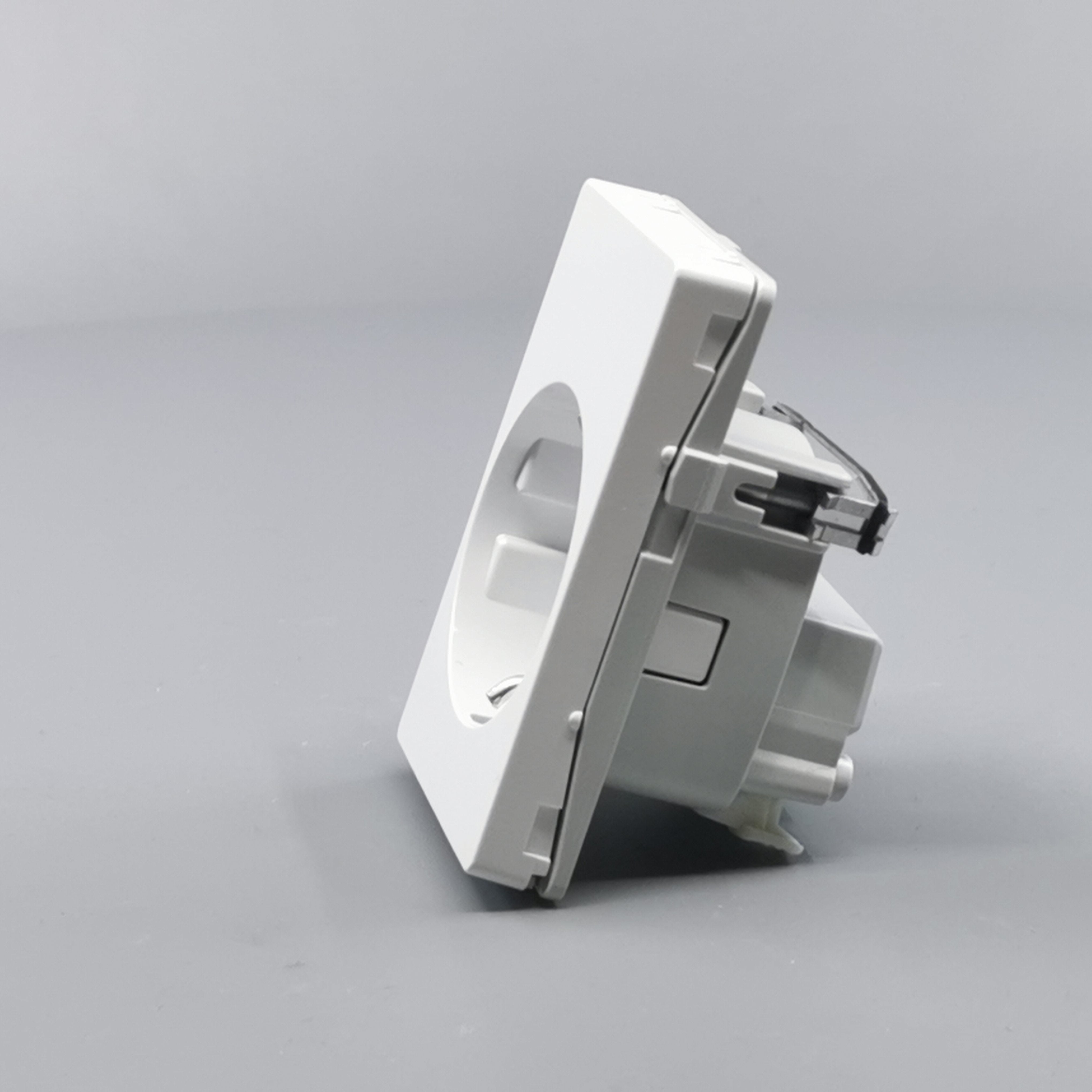 LK Fuga stikkontakt med sidejord 1½m - hvid