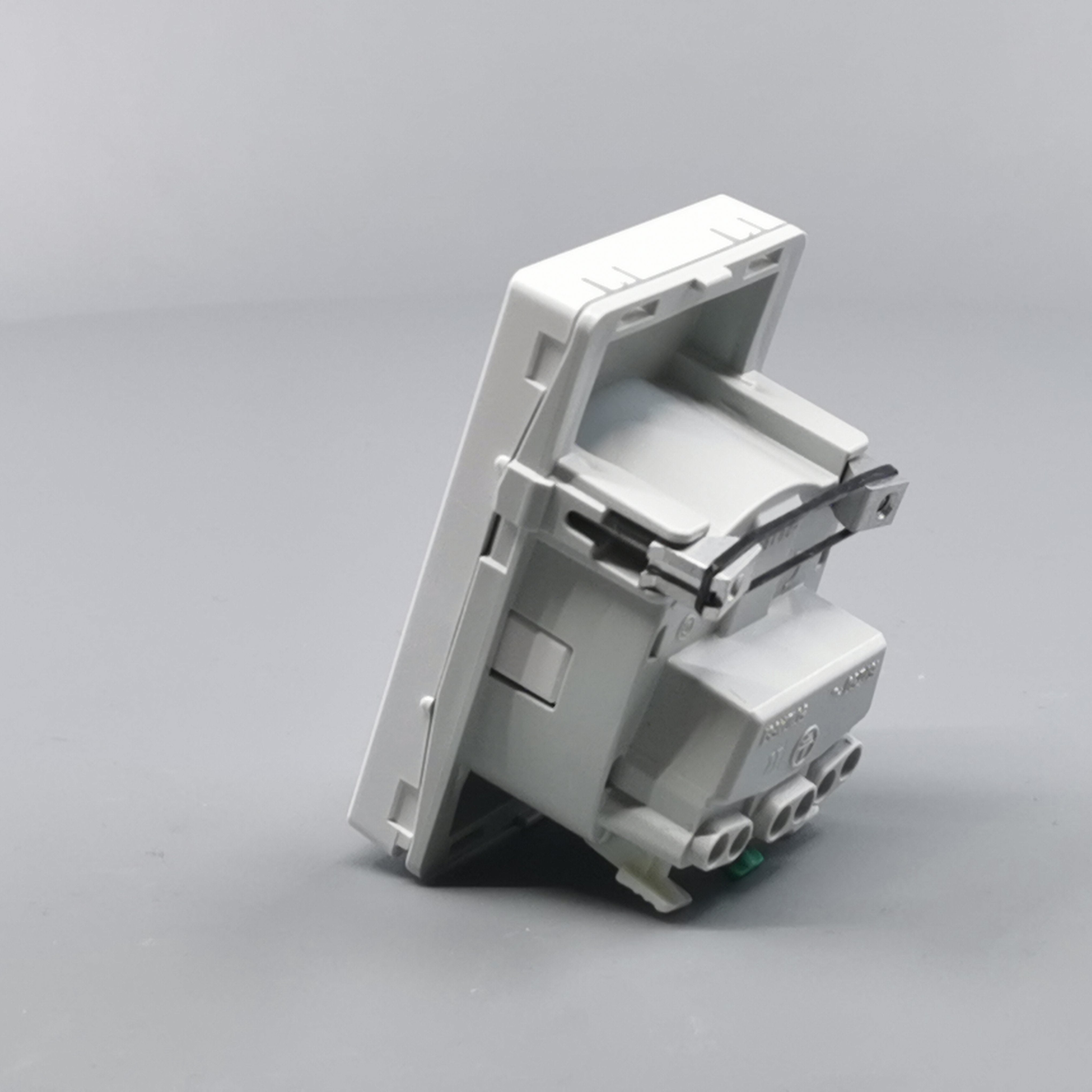 LK Fuga stikkontakt med sidejord 1½m - hvid