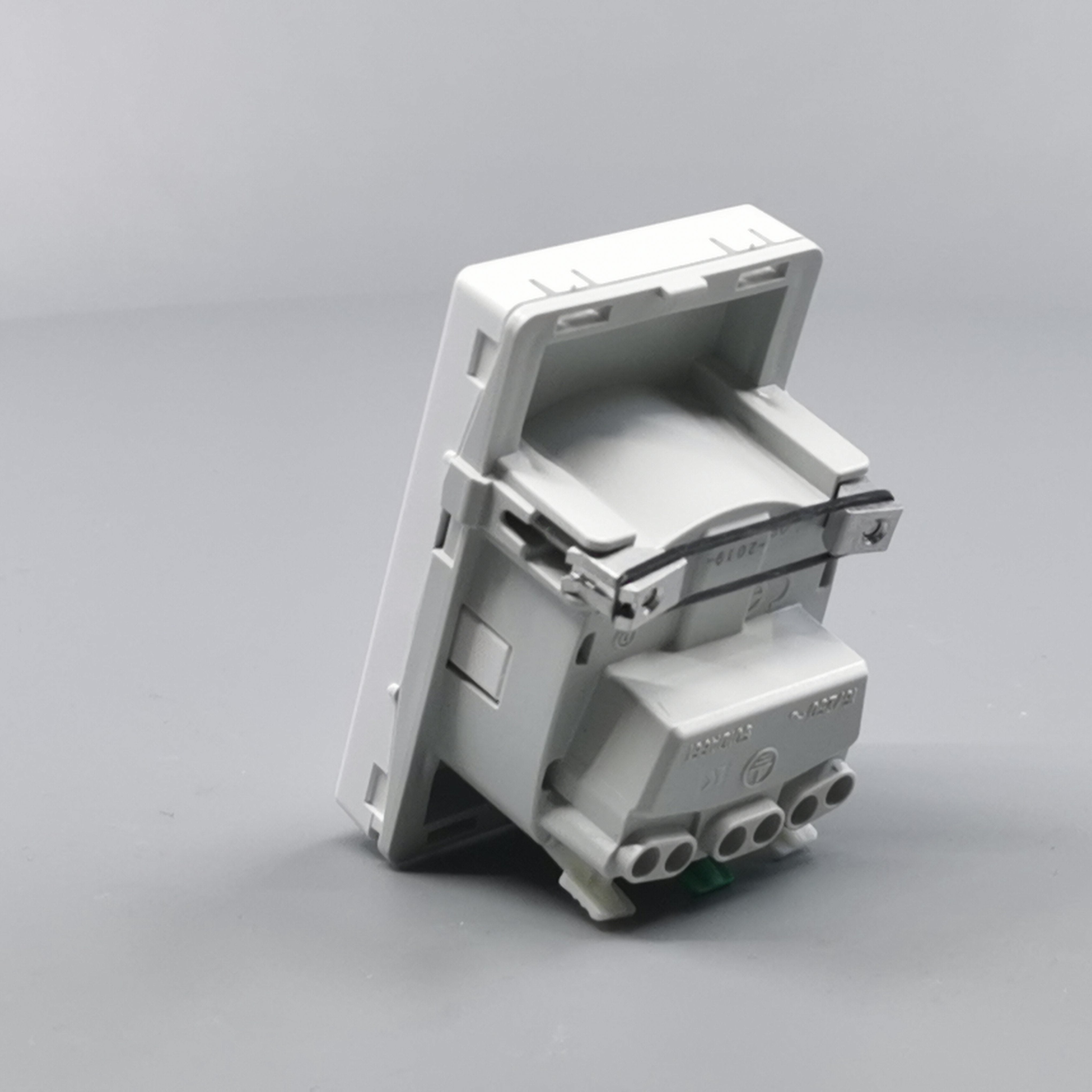 LK Fuga stikkontakt med sidejord 1½m - hvid