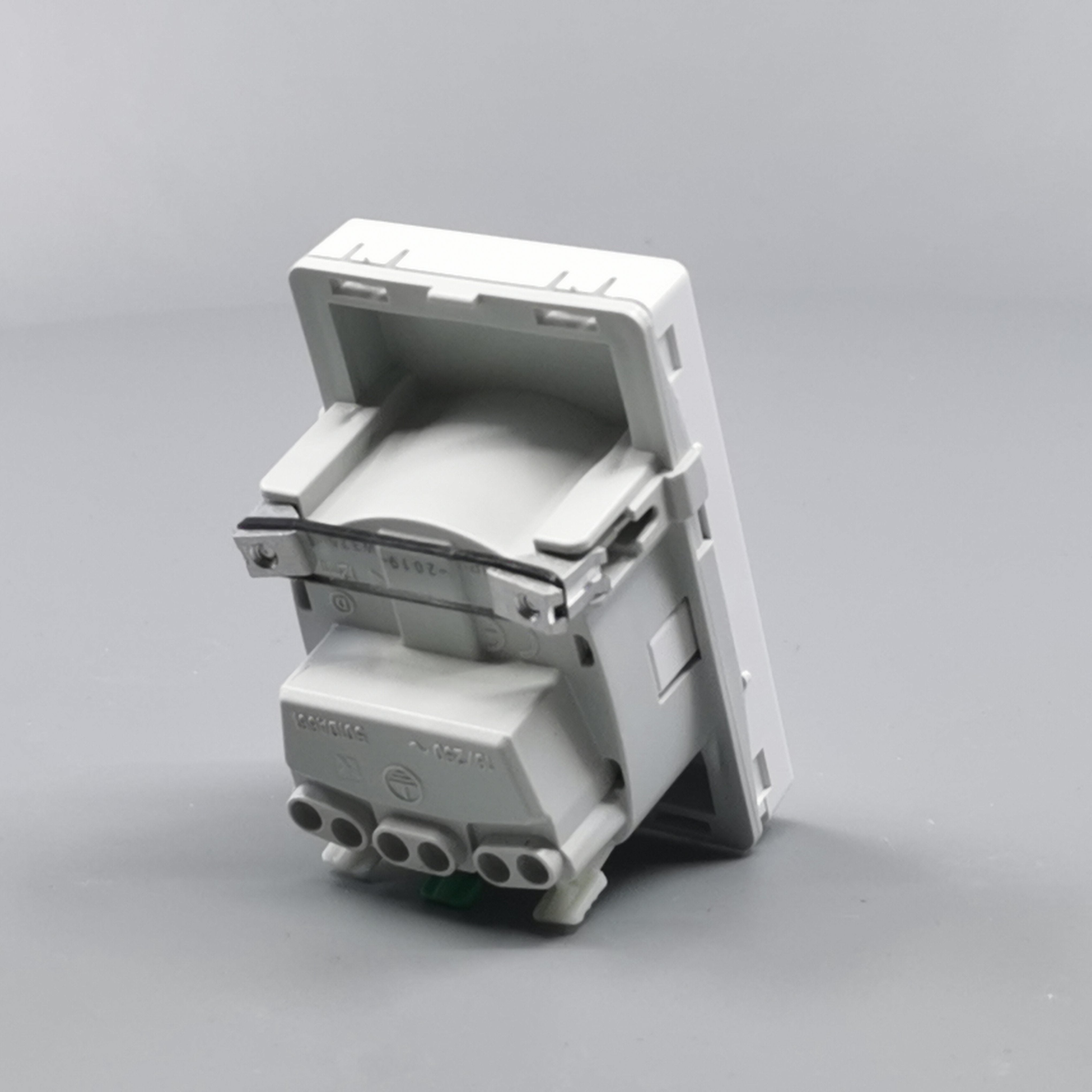 LK Fuga stikkontakt med sidejord 1½m - hvid