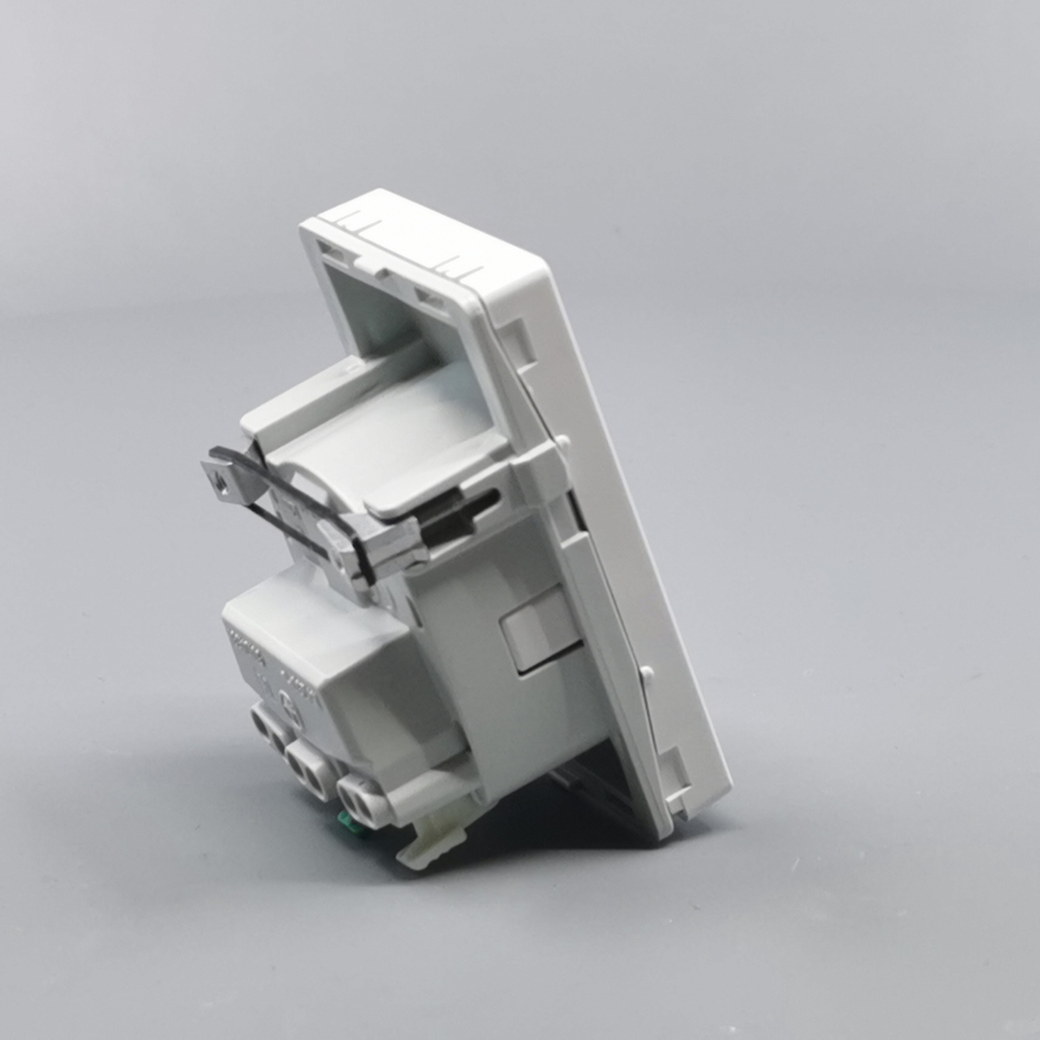 LK Fuga stikkontakt med sidejord 1½m - hvid