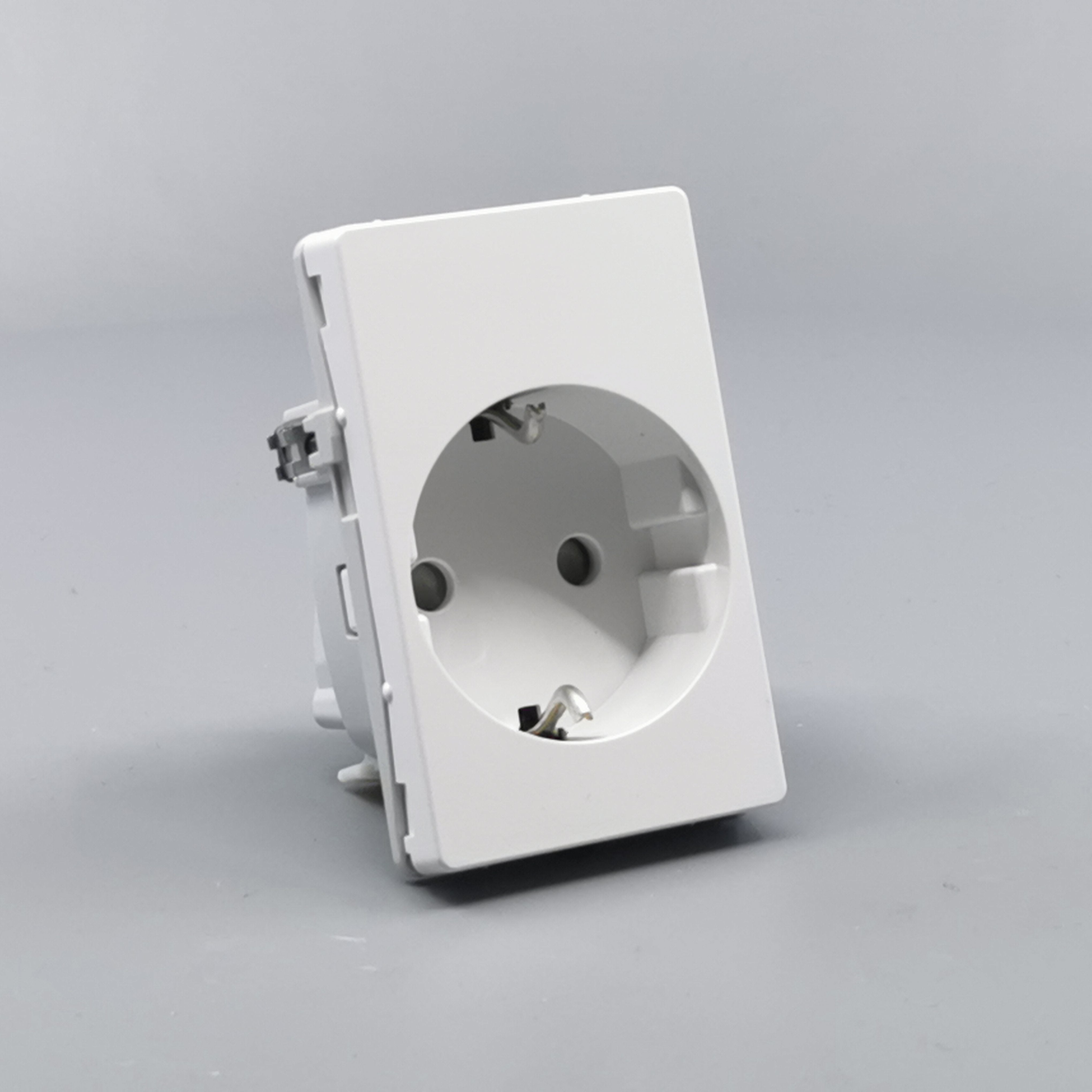 LK Fuga stikkontakt med sidejord 1½m - hvid