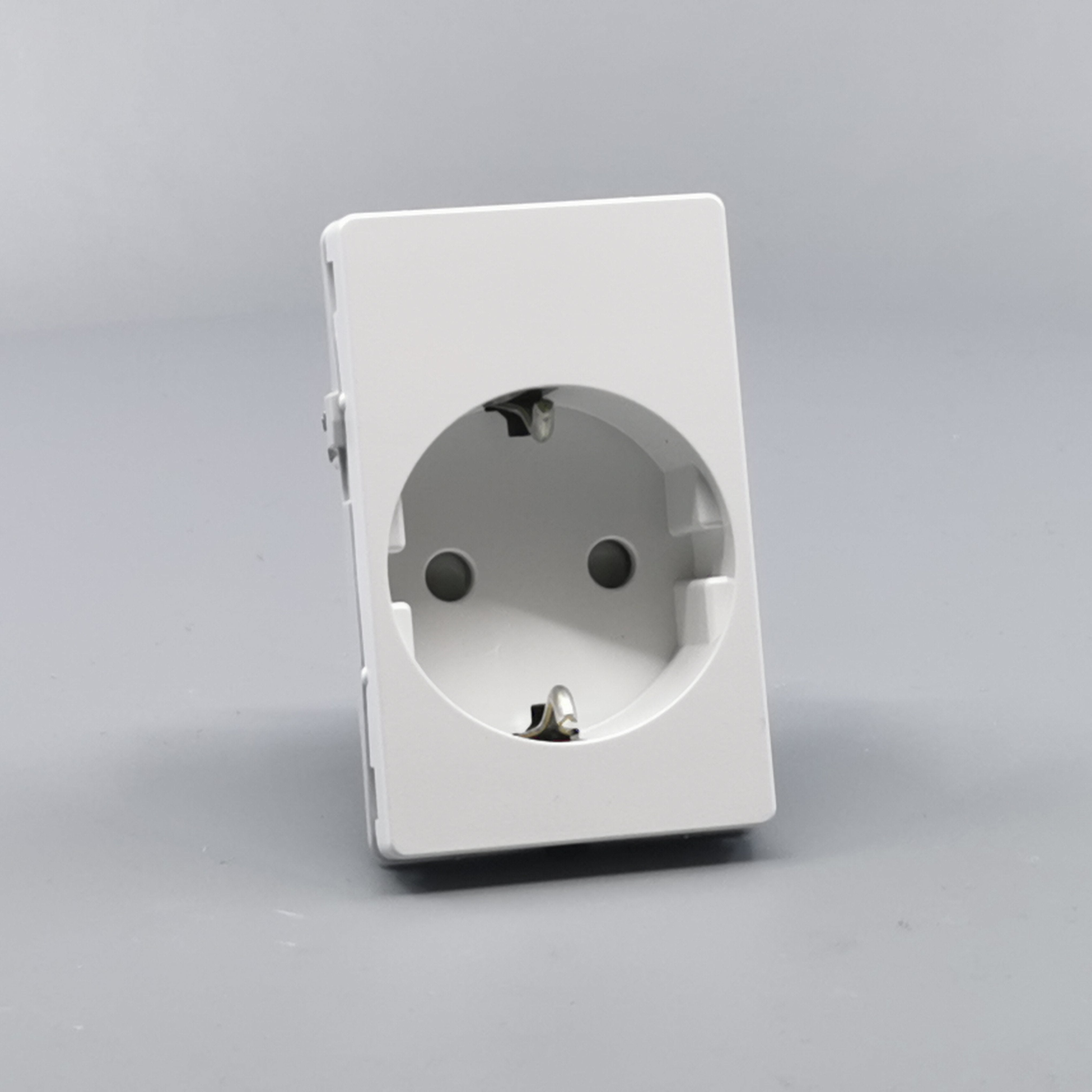 LK Fuga stikkontakt med sidejord 1½m - hvid